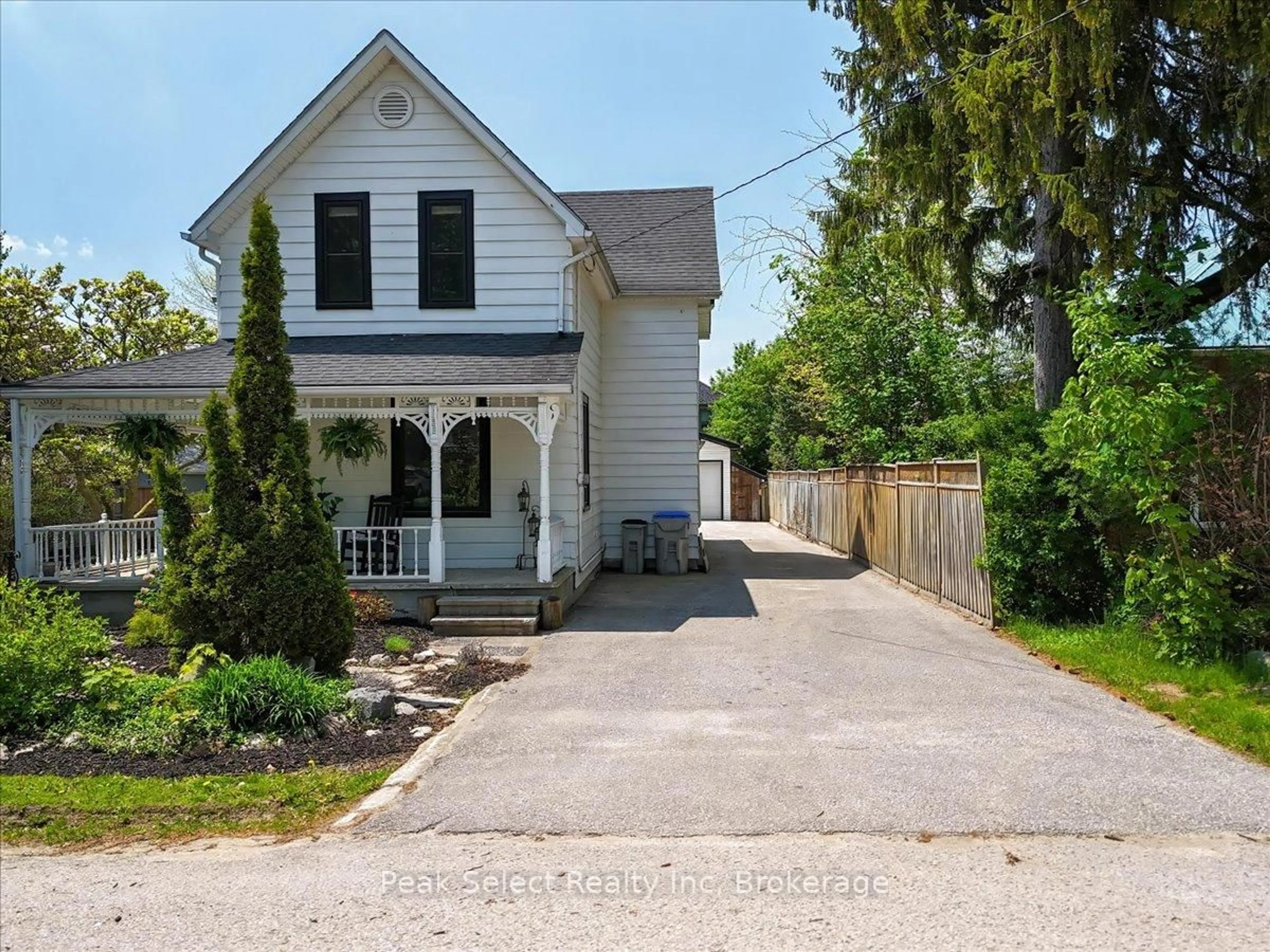 A pic from outside/outdoor area/front of a property/back of a property/a pic from drone, street for 241 KING St, Lucan Biddulph Ontario N0M 1V0