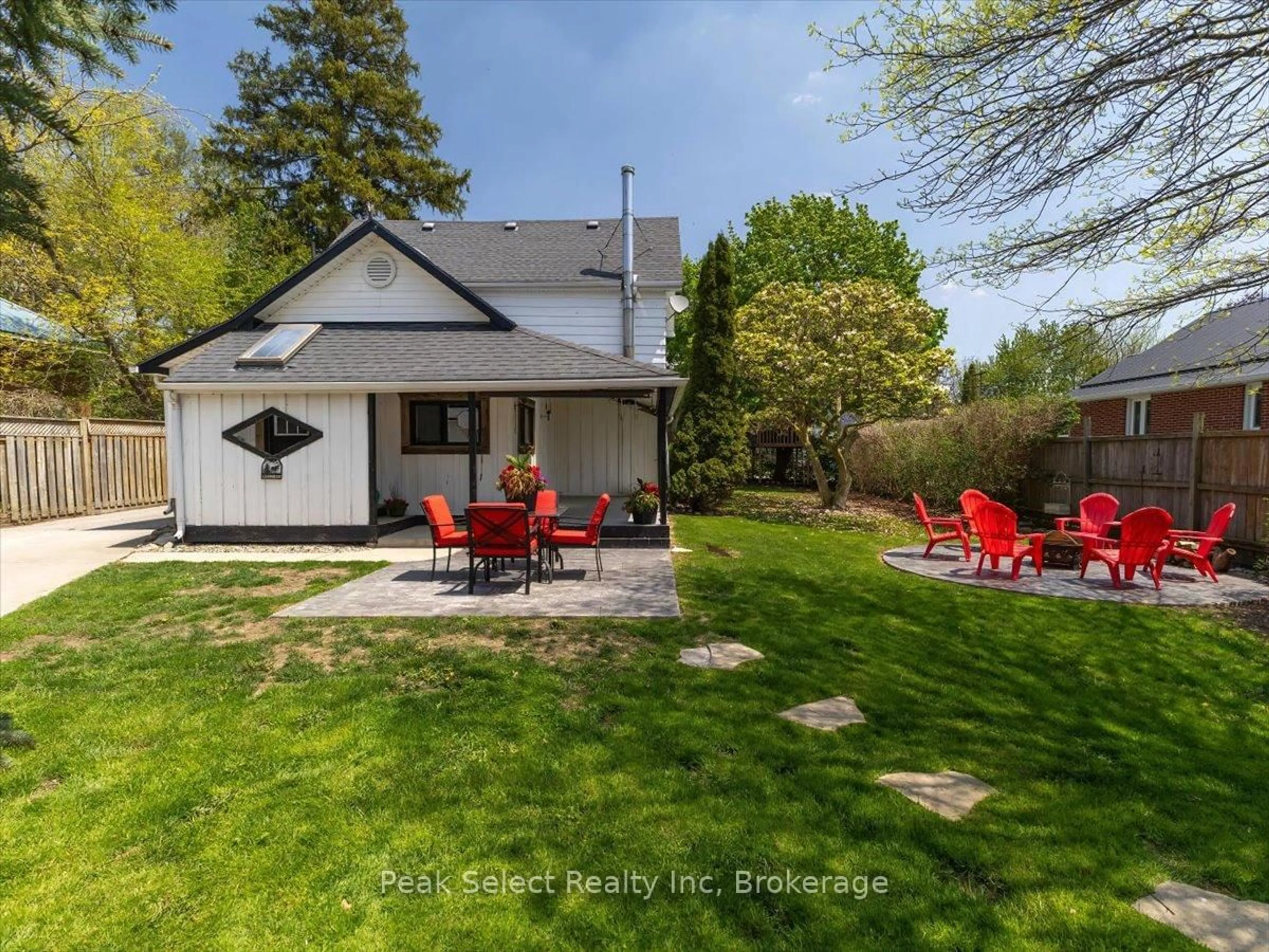 A pic from outside/outdoor area/front of a property/back of a property/a pic from drone, street for 241 KING St, Lucan Biddulph Ontario N0M 1V0