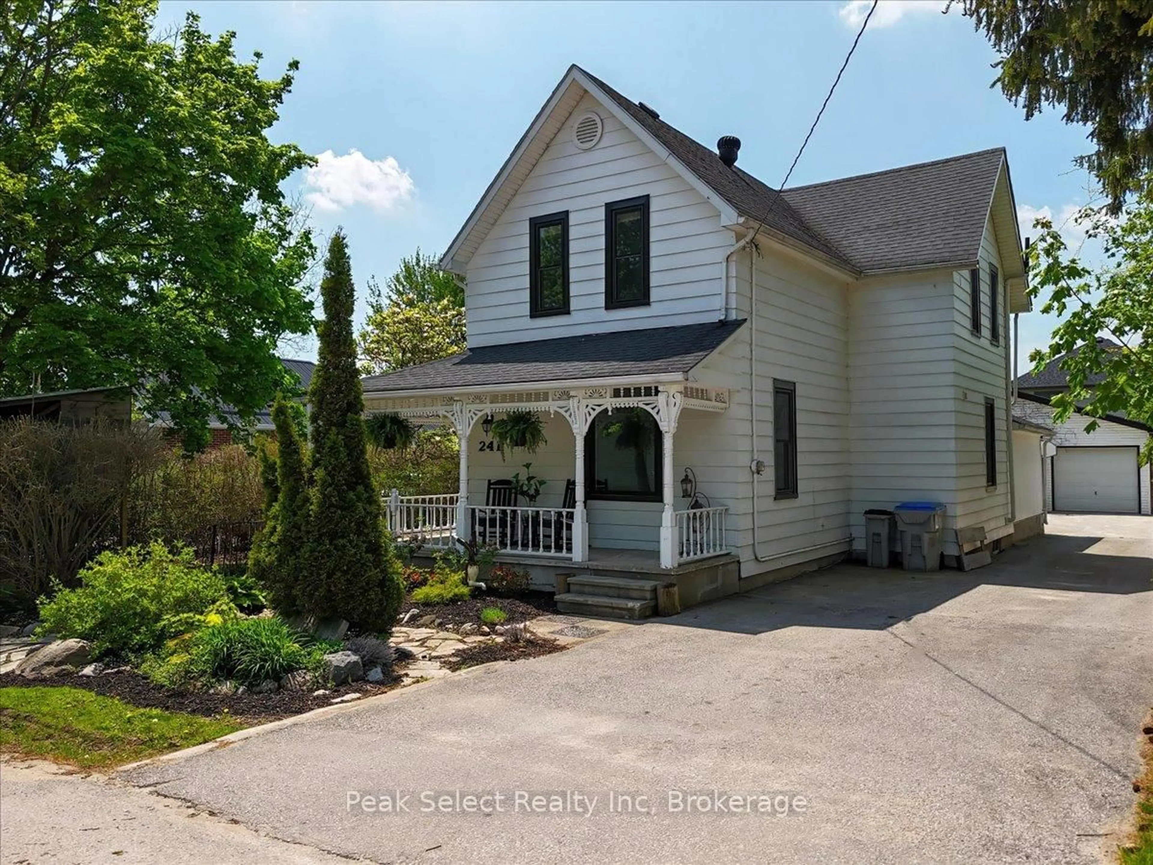 A pic from outside/outdoor area/front of a property/back of a property/a pic from drone, street for 241 KING St, Lucan Biddulph Ontario N0M 1V0