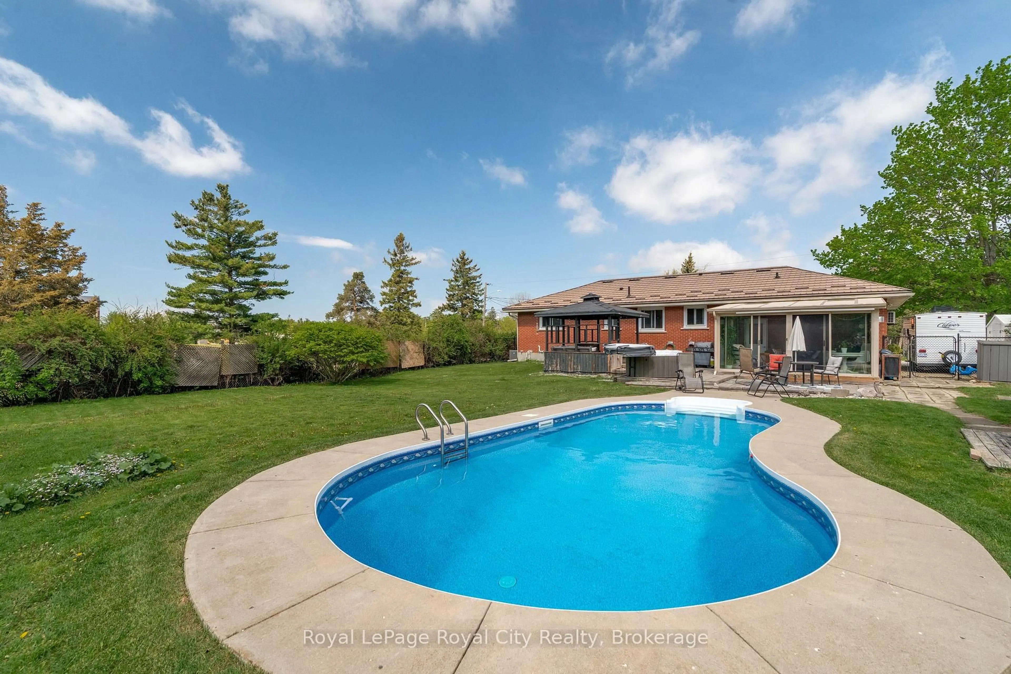 Pool for 44 Ridgeway Ave, Guelph Ontario N1L 1G8