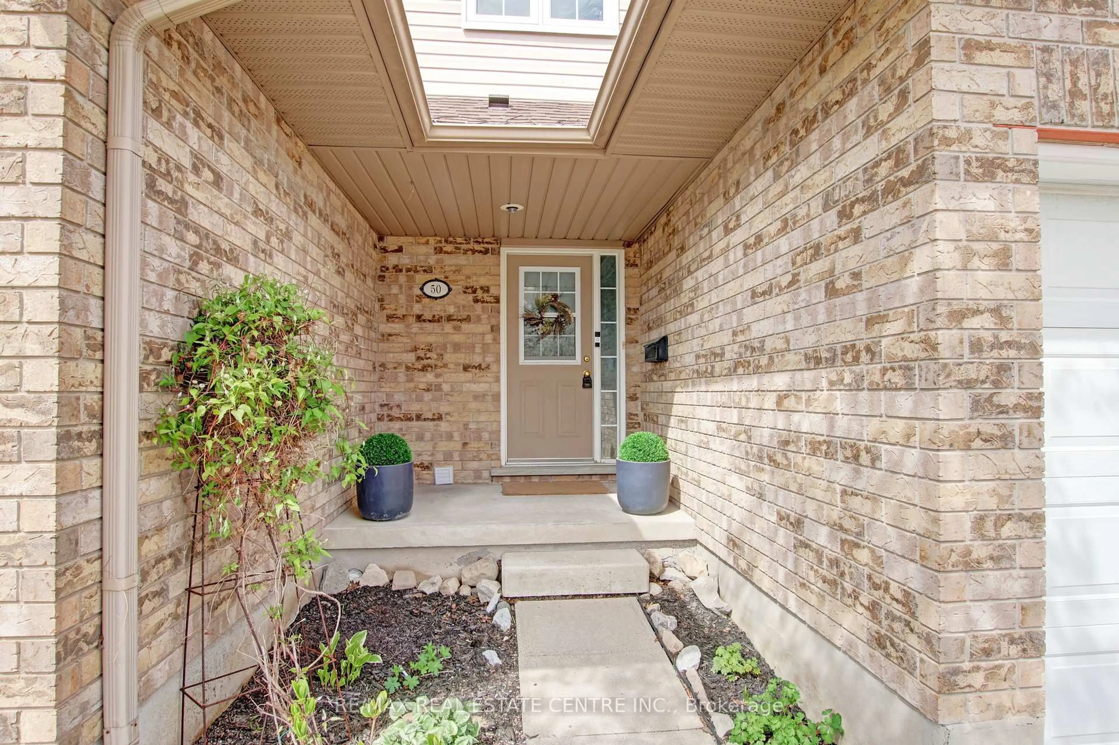 Indoor entryway for 31 Schroder Cres #50, Guelph Ontario N1E 7M6