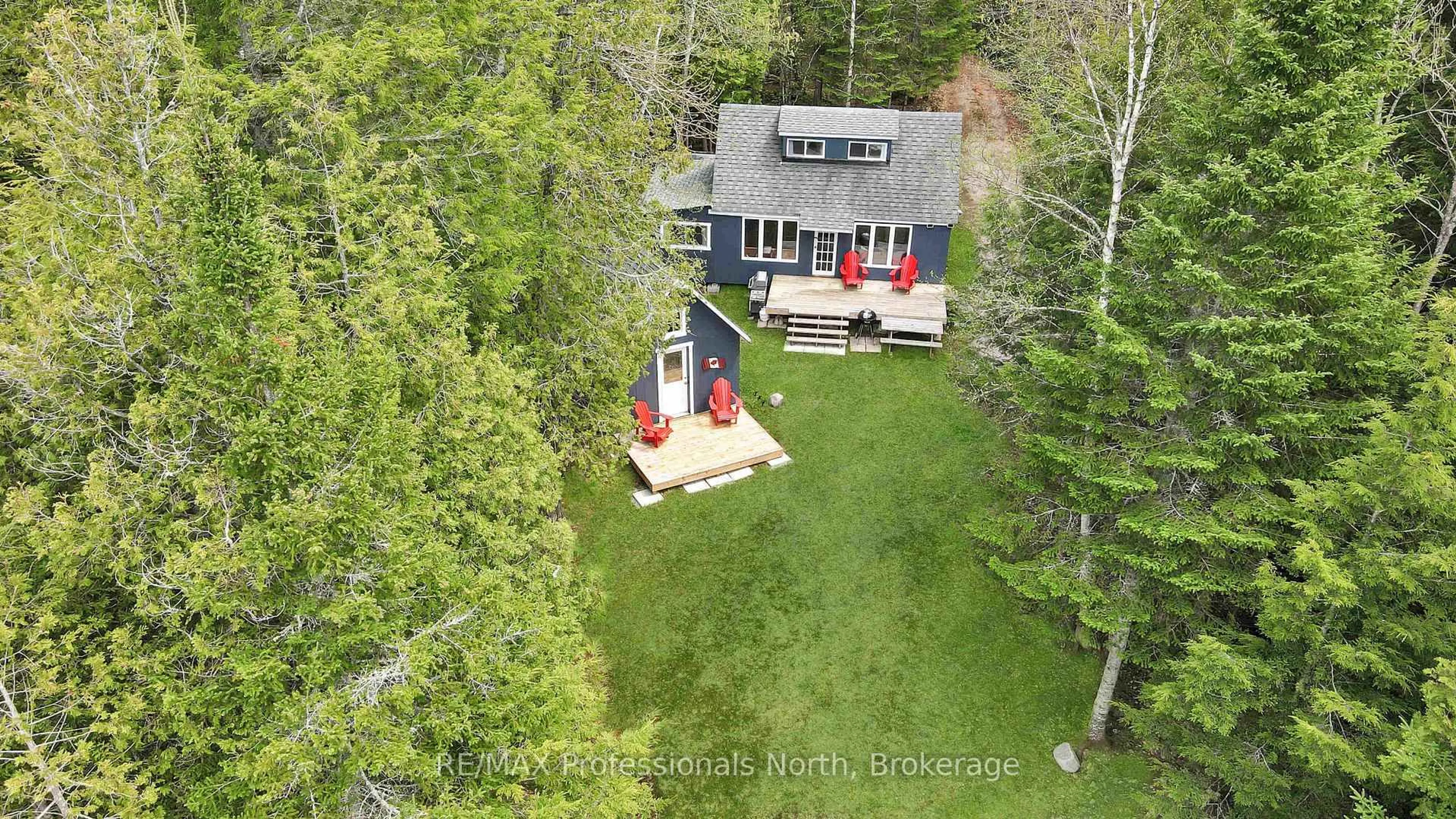 A pic from outside/outdoor area/front of a property/back of a property/a pic from drone, water/lake/river/ocean view for 1514 Little Straggle Lake Dr, Dysart et al Ontario K0L 1M1