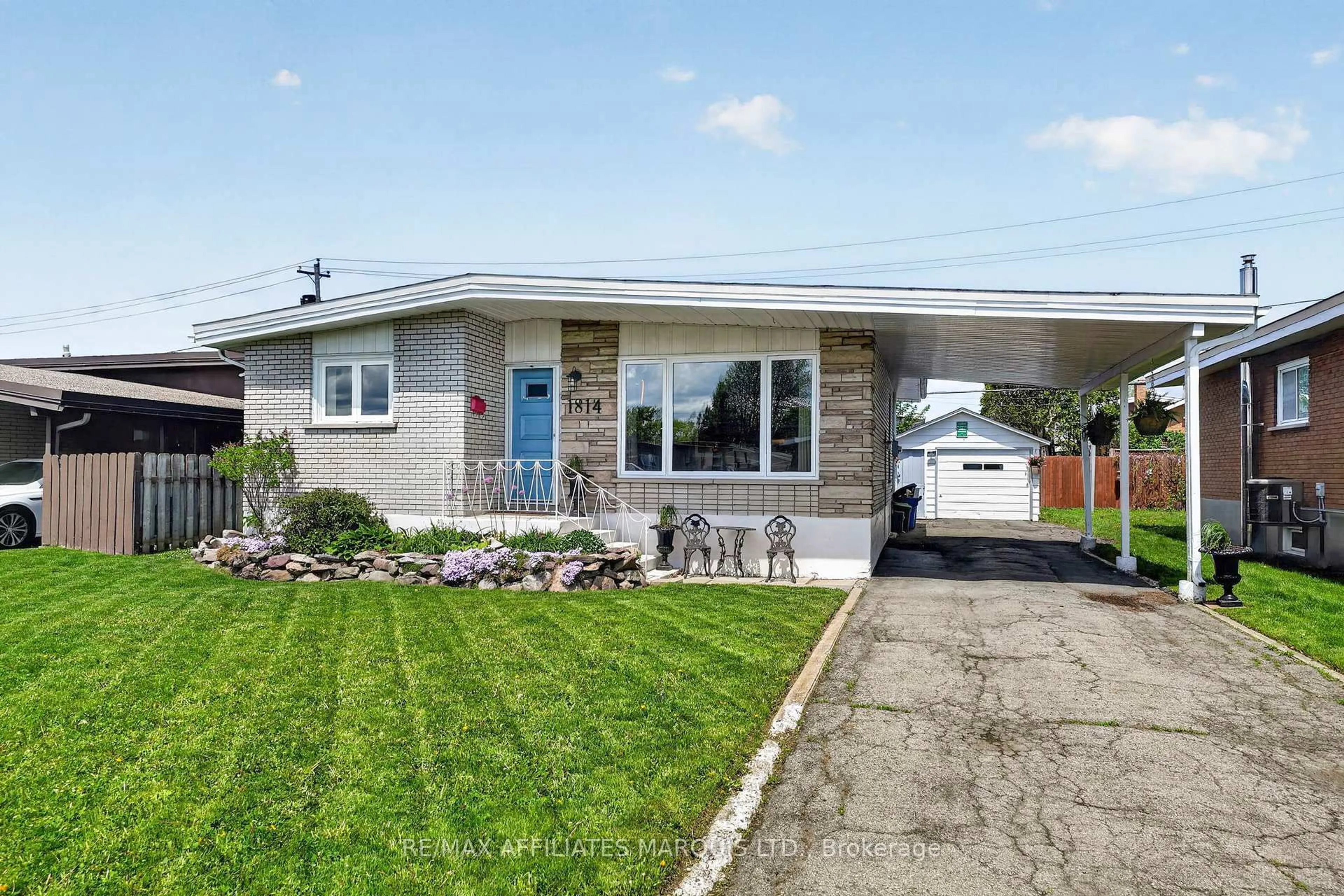Home with vinyl exterior material, street for 1814 Shearer Ave, Cornwall Ontario K6H 2H5