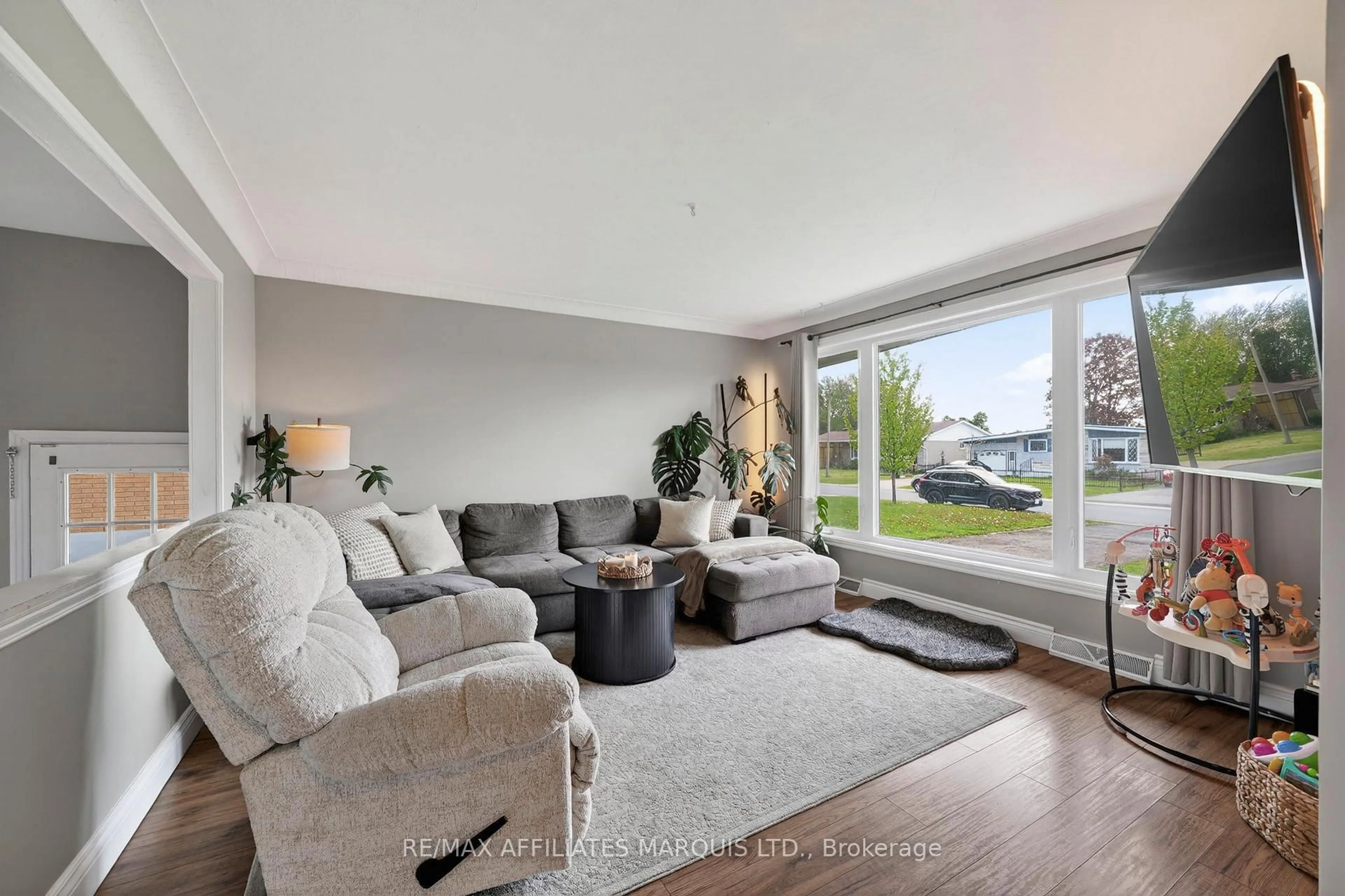 Living room with furniture, unknown for 1814 Shearer Ave, Cornwall Ontario K6H 2H5