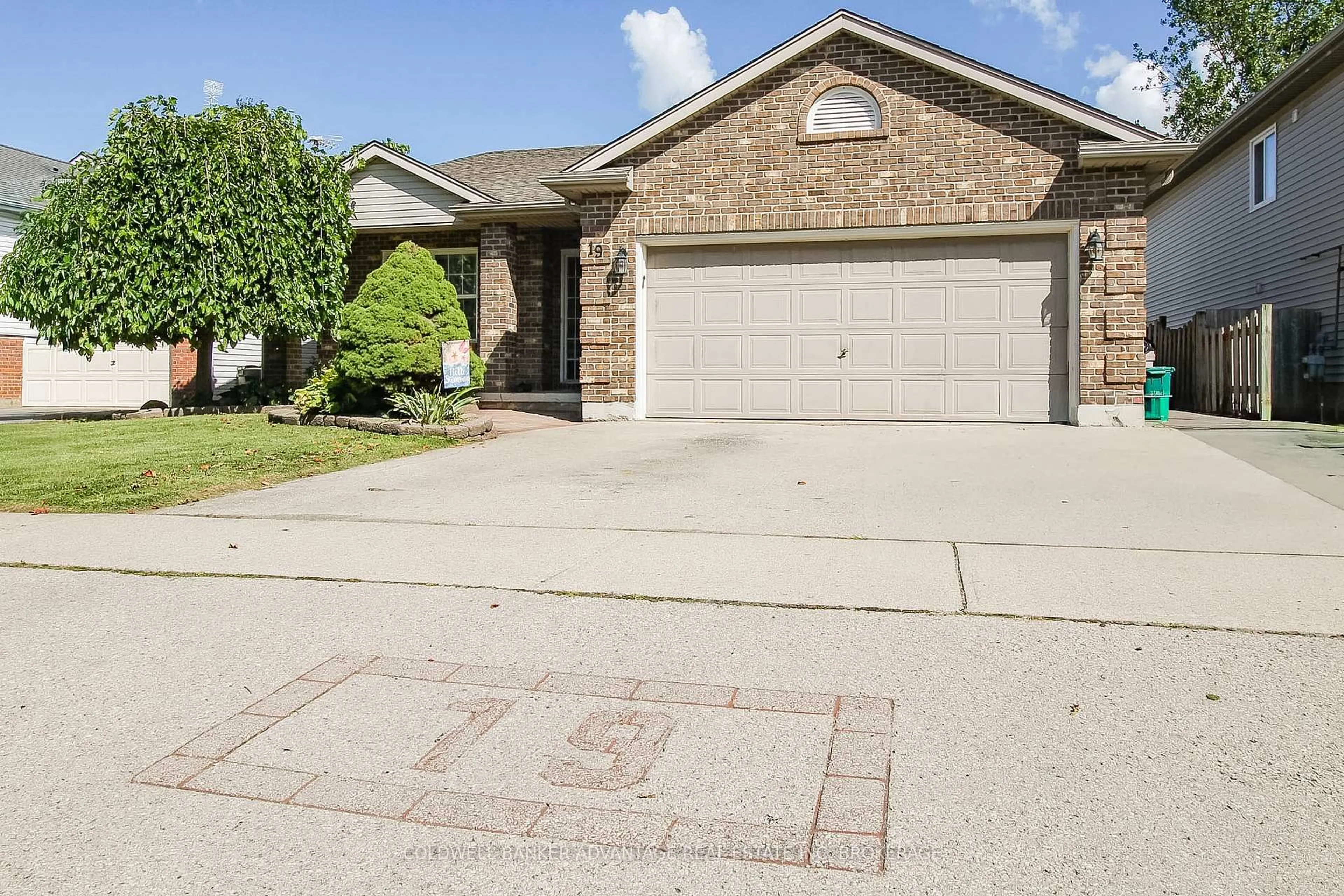 Home with brick exterior material, street for 19 Windle Village Cres, Thorold Ontario L2V 4Z6