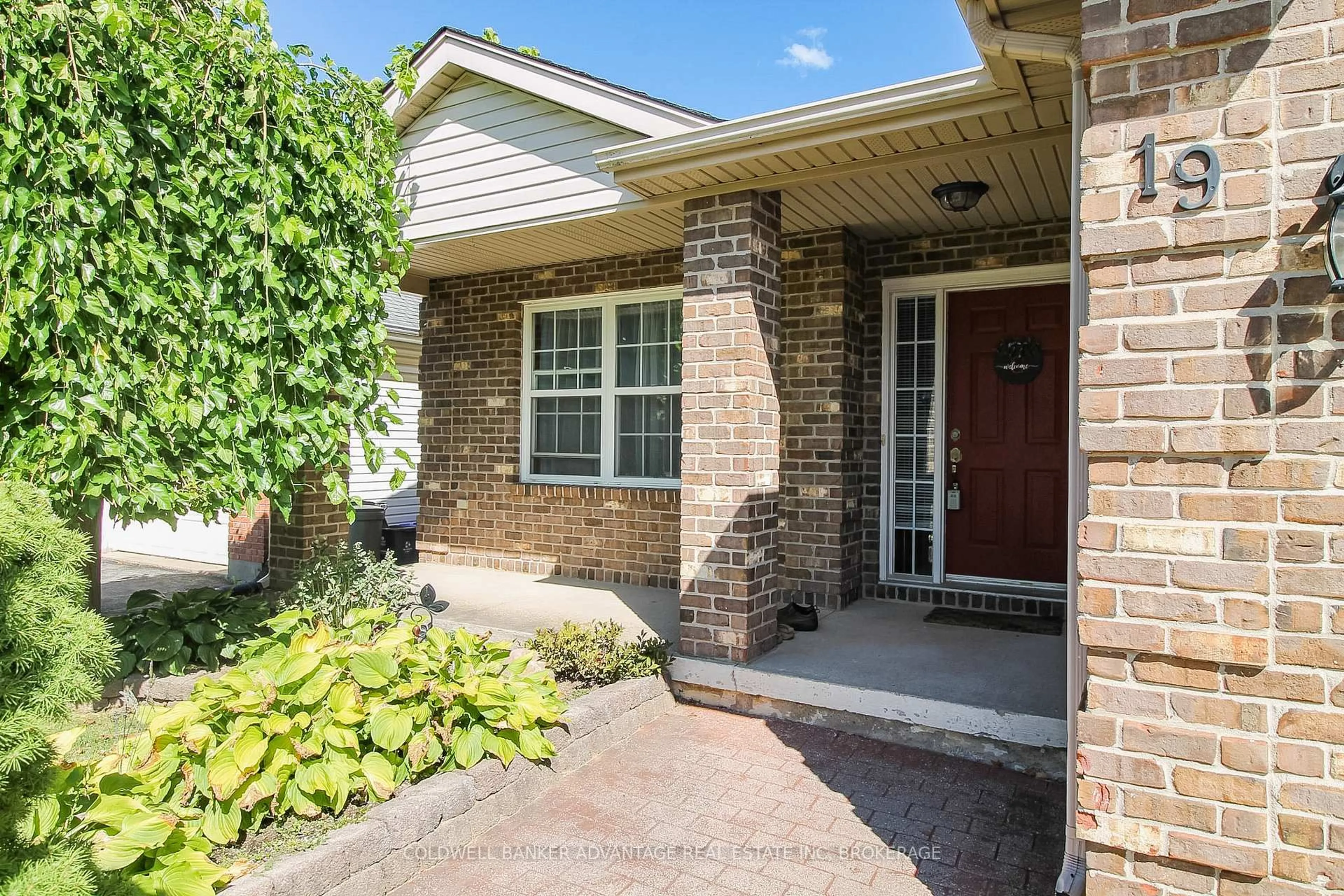 Home with brick exterior material, street for 19 Windle Village Cres, Thorold Ontario L2V 4Z6
