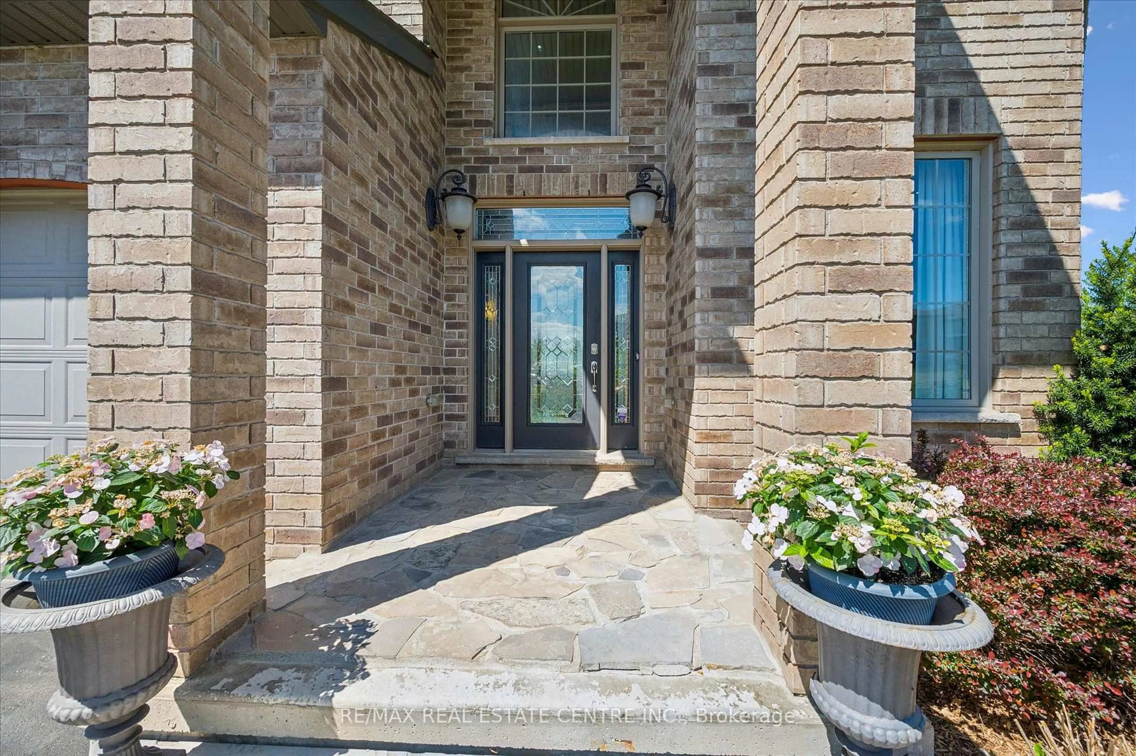 Indoor entryway for 103 Gouda Pl, Cambridge Ontario N1P 0A9