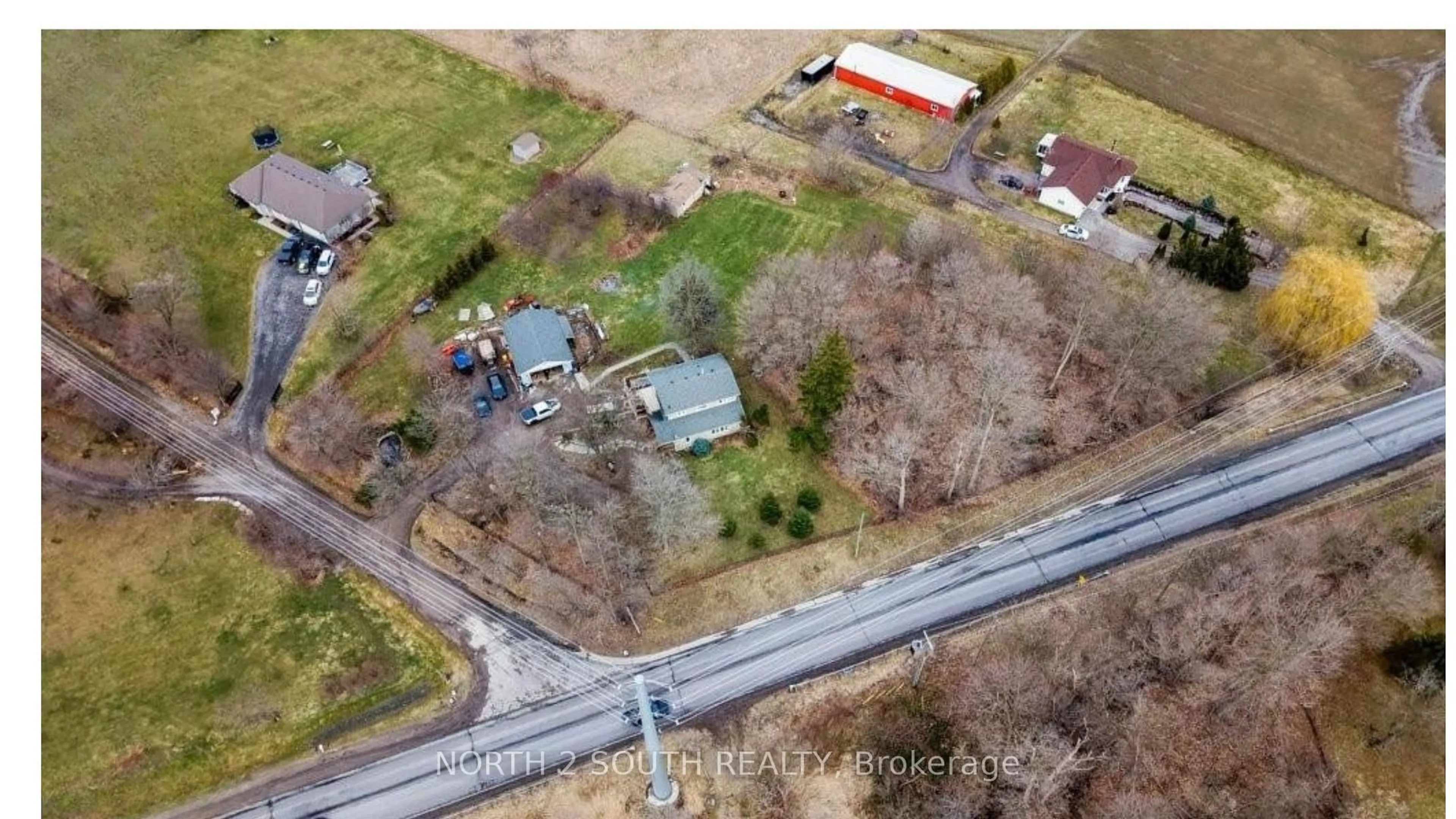 A pic from outside/outdoor area/front of a property/back of a property/a pic from drone, street for 6757 Regional 20 Rd, West Lincoln Ontario L0R 2A0