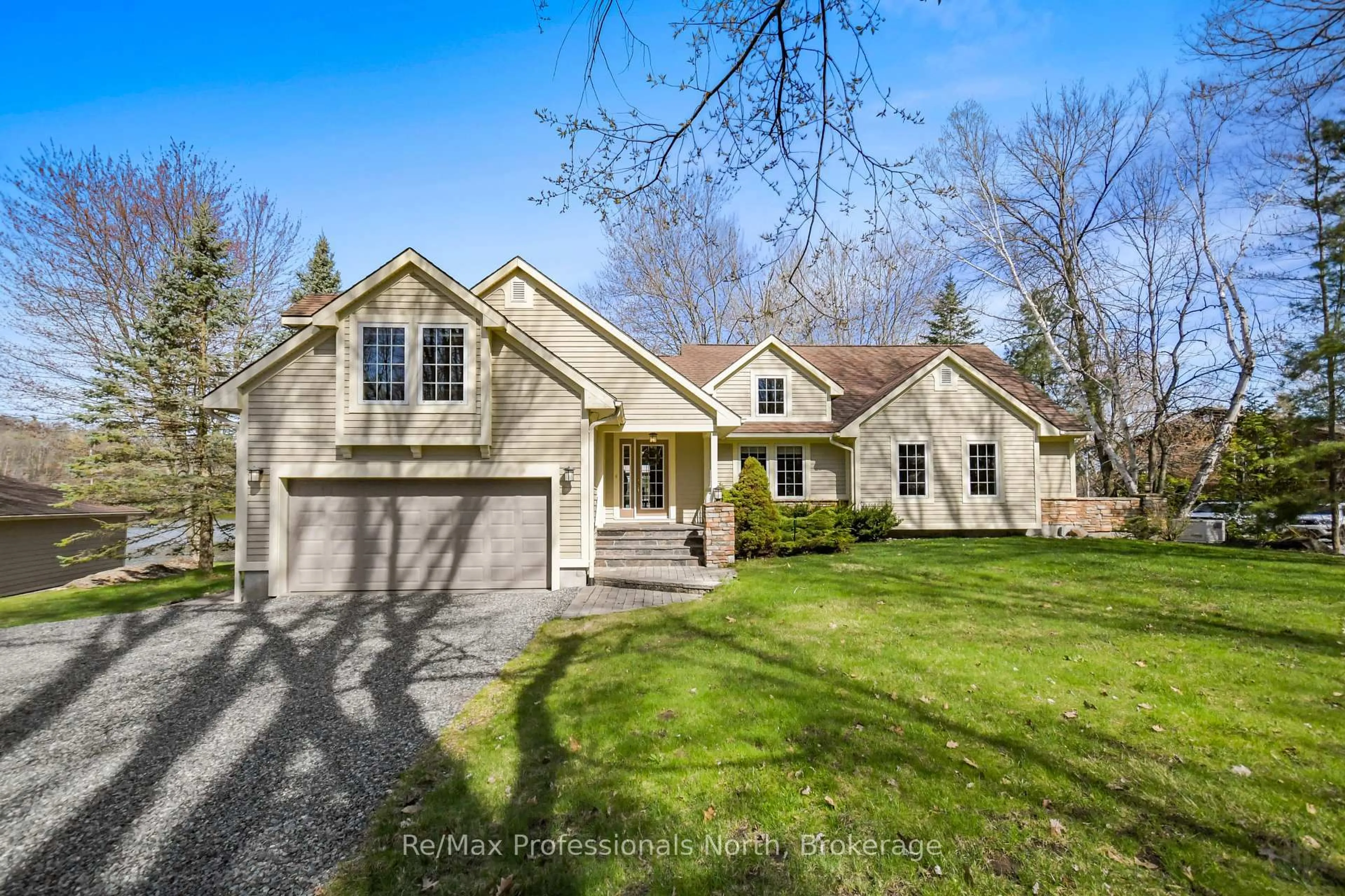 Home with vinyl exterior material, street for 355 Loudon Point Rd, Gravenhurst Ontario P1P 1R2