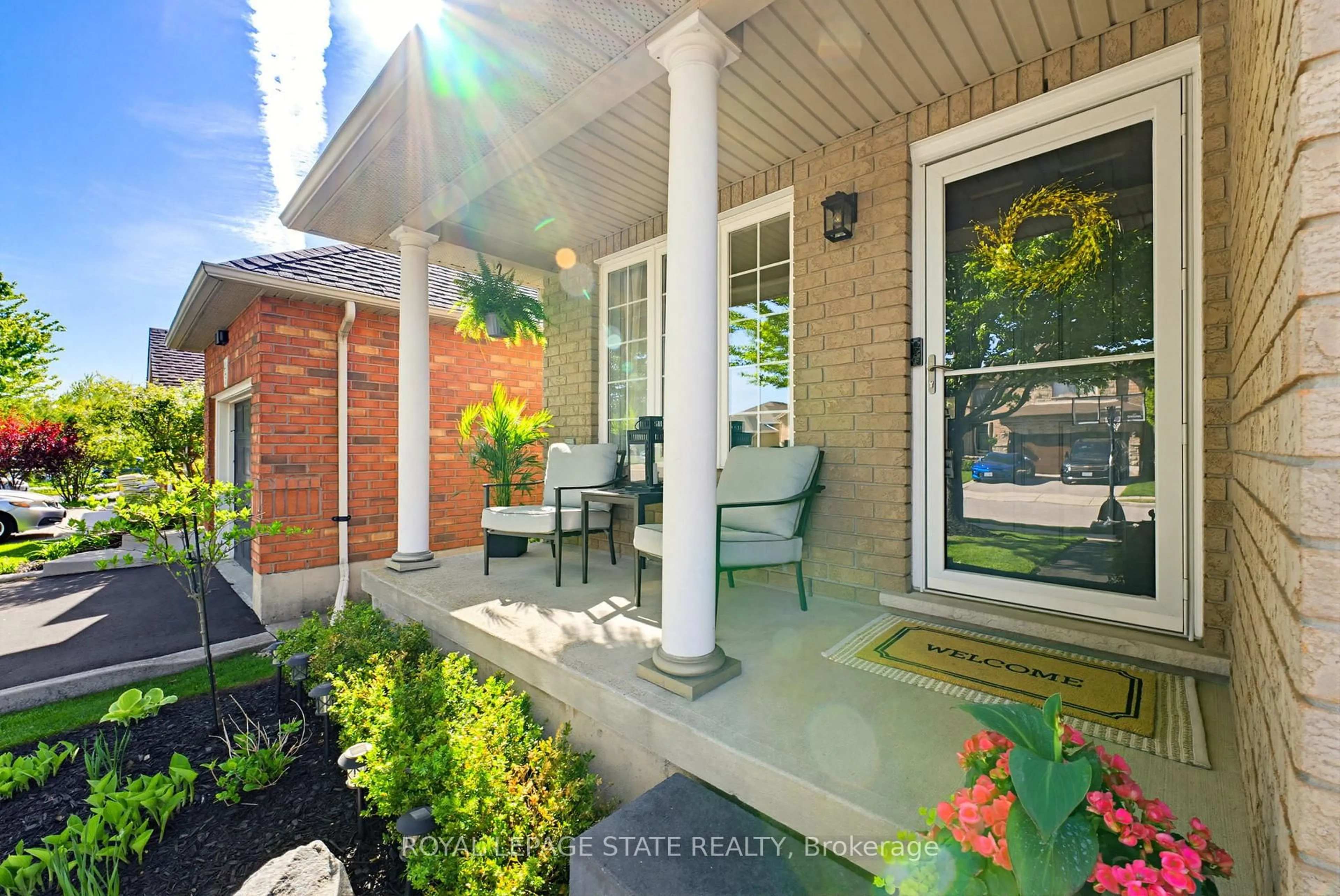 Indoor entryway for 41 Briarose Pl, Hamilton Ontario L9C 7V2