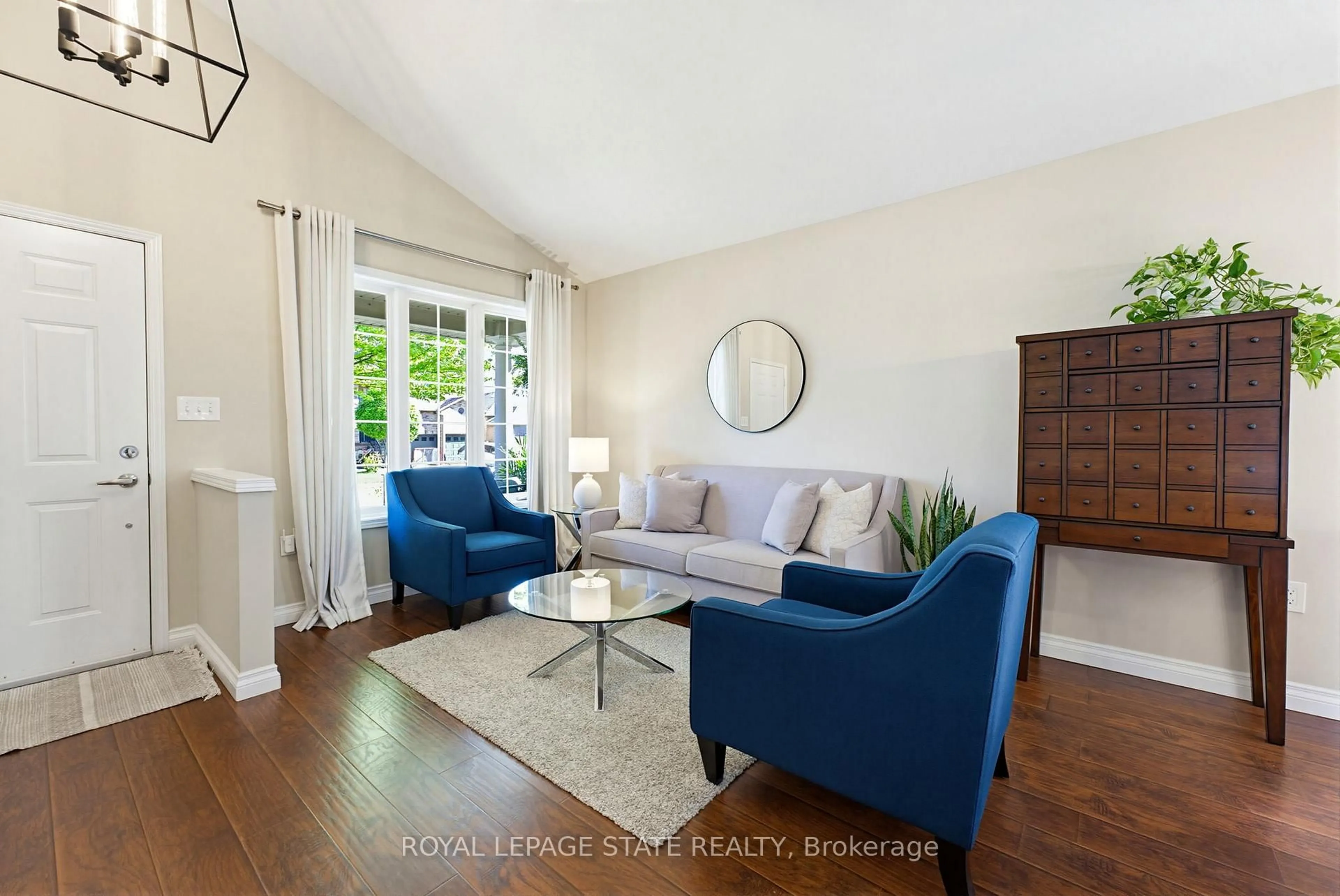 Living room with furniture, wood/laminate floor for 41 Briarose Pl, Hamilton Ontario L9C 7V2