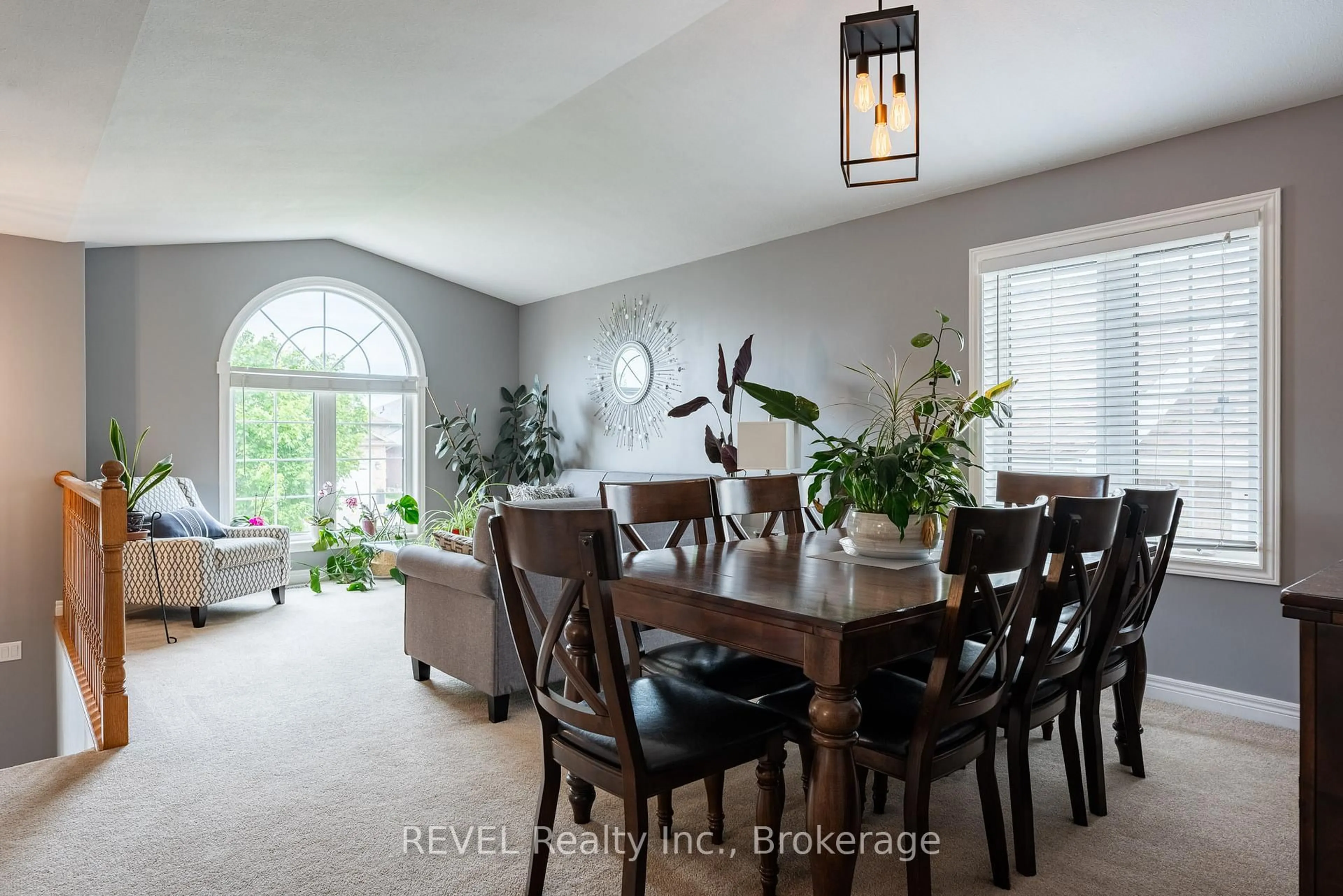 Dining room, ceramic/tile floor for 8368 Racey Ave, Niagara Falls Ontario L2H 3M7