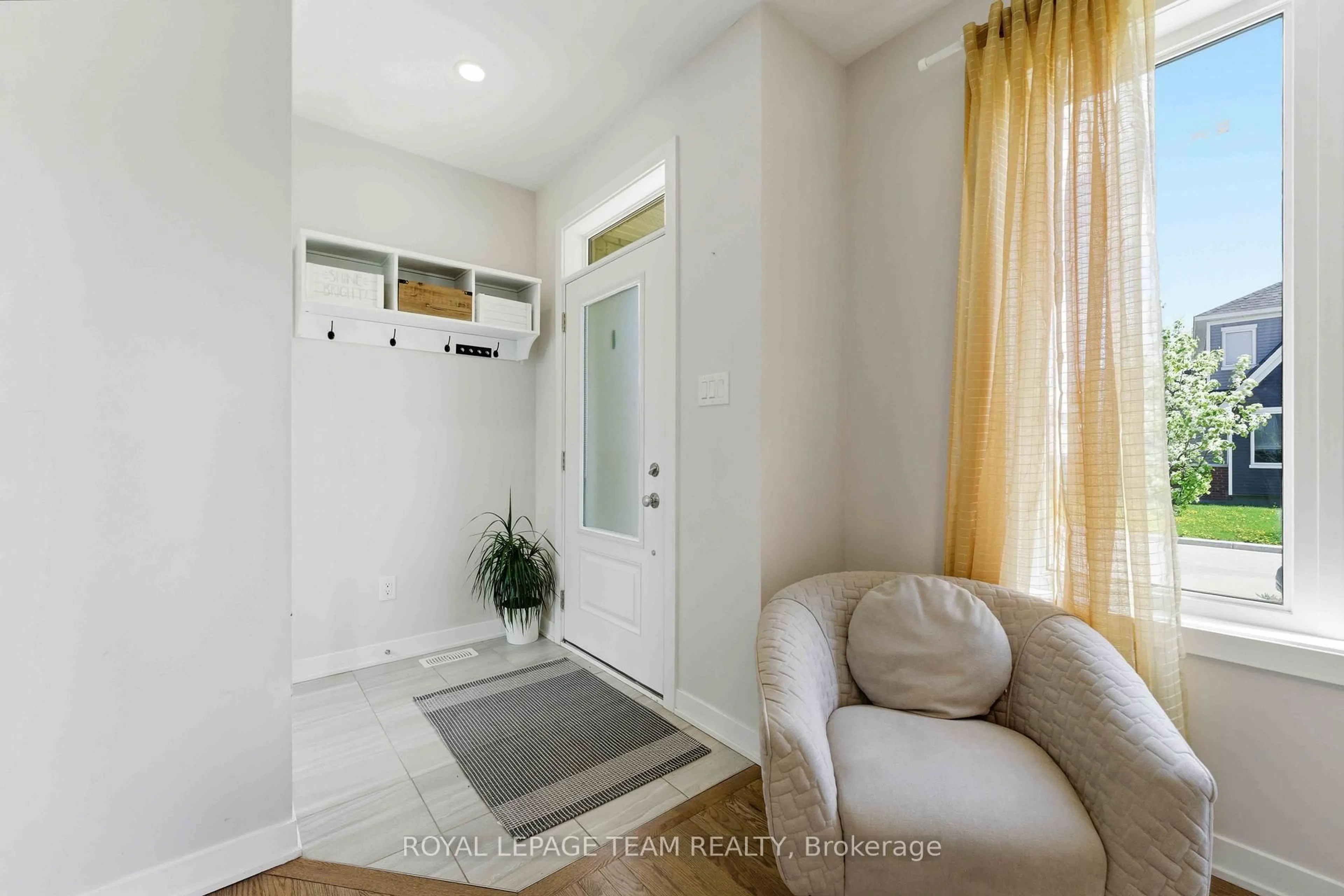 Indoor entryway for 3048 Travertine Way, Ottawa Ontario K2J 6W9
