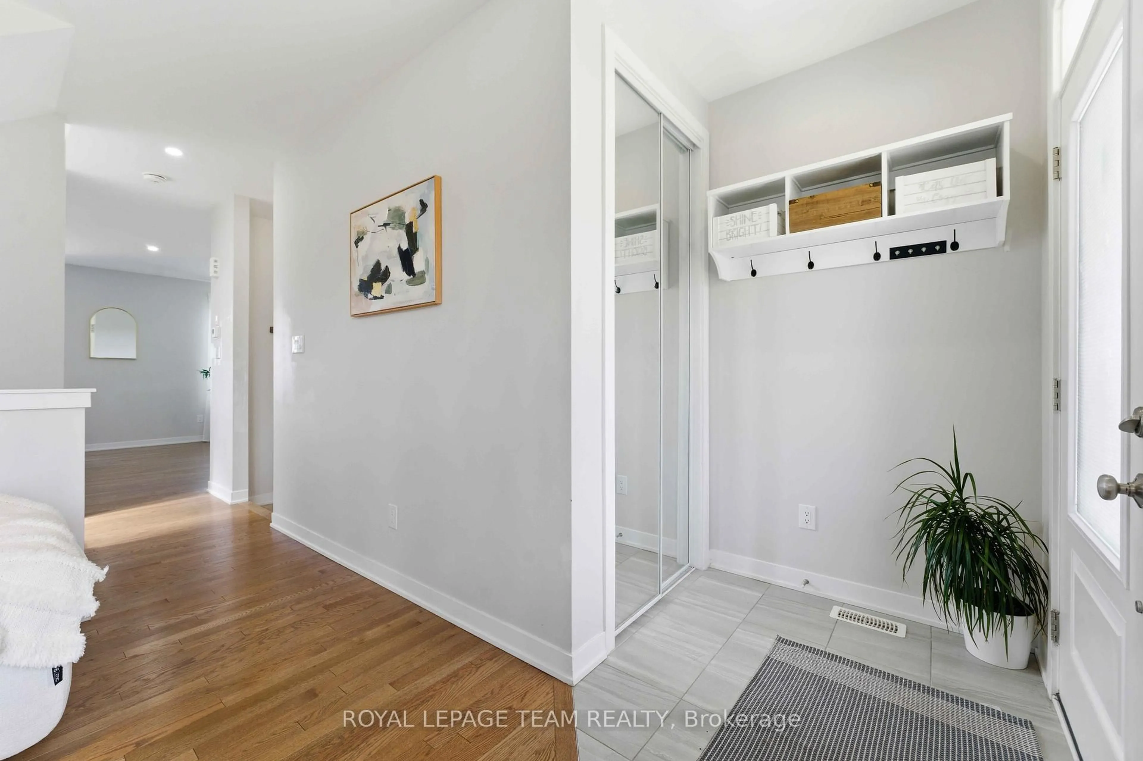 Indoor entryway for 3048 Travertine Way, Ottawa Ontario K2J 6W9