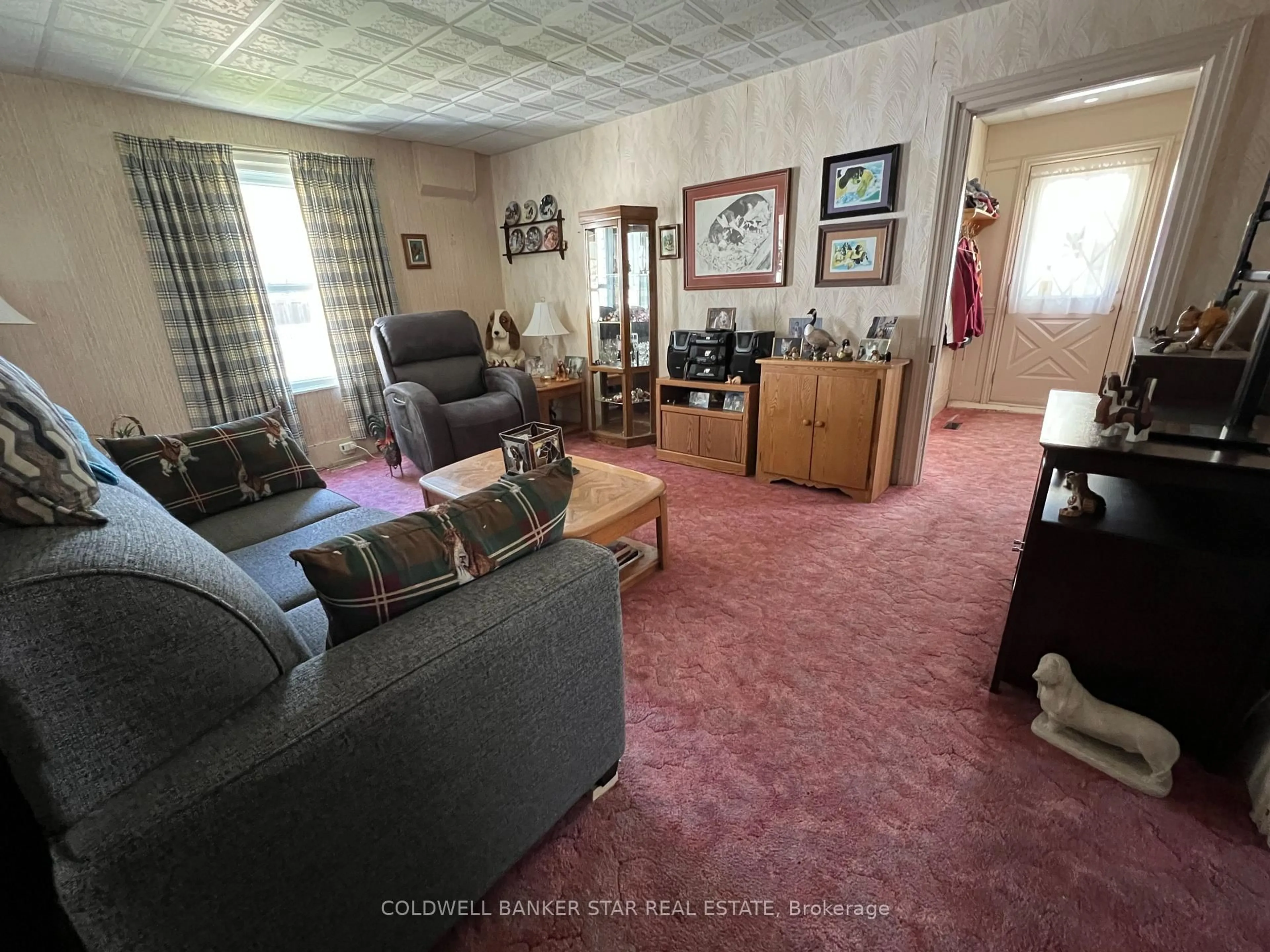 Living room with furniture, unknown for 17 James St, Strathroy-Caradoc Ontario N7G 1S6