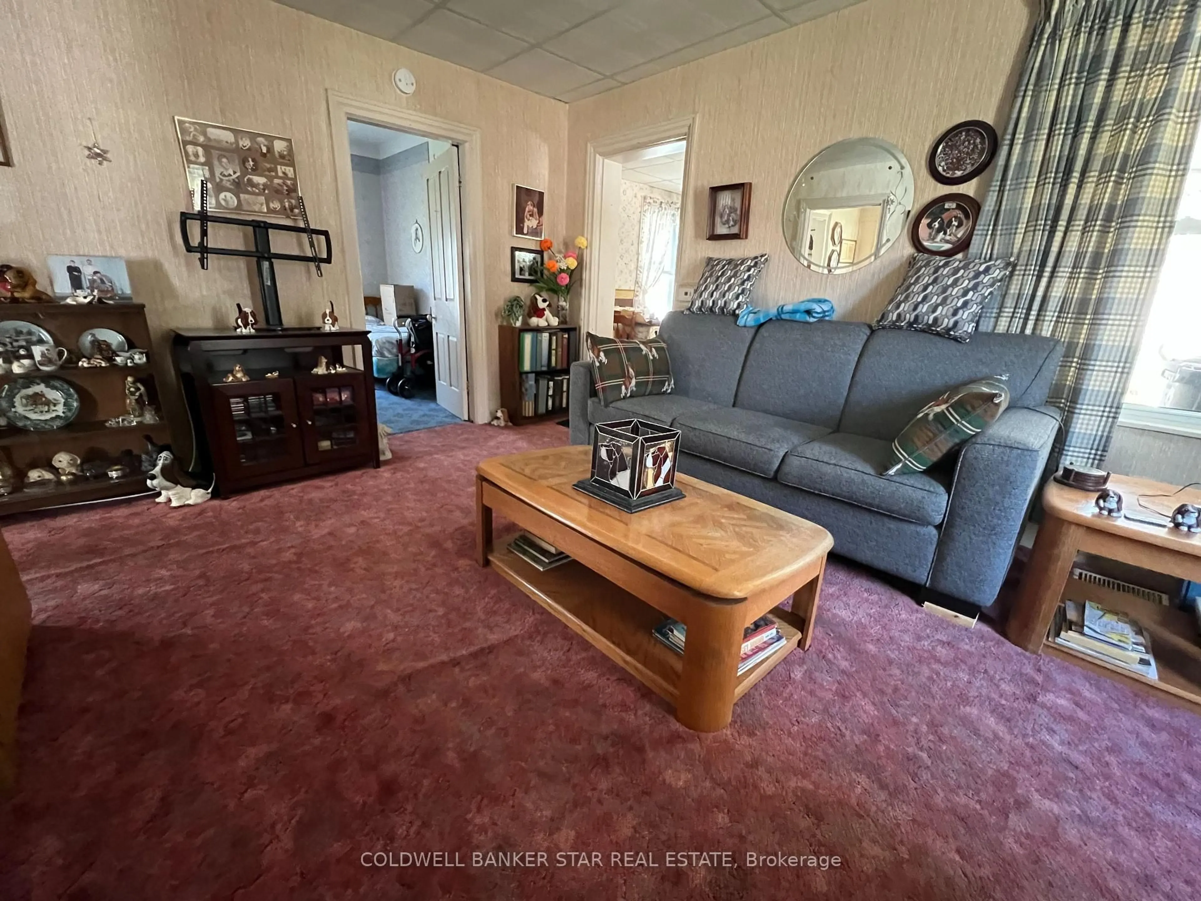 Living room with furniture, unknown for 17 James St, Strathroy-Caradoc Ontario N7G 1S6