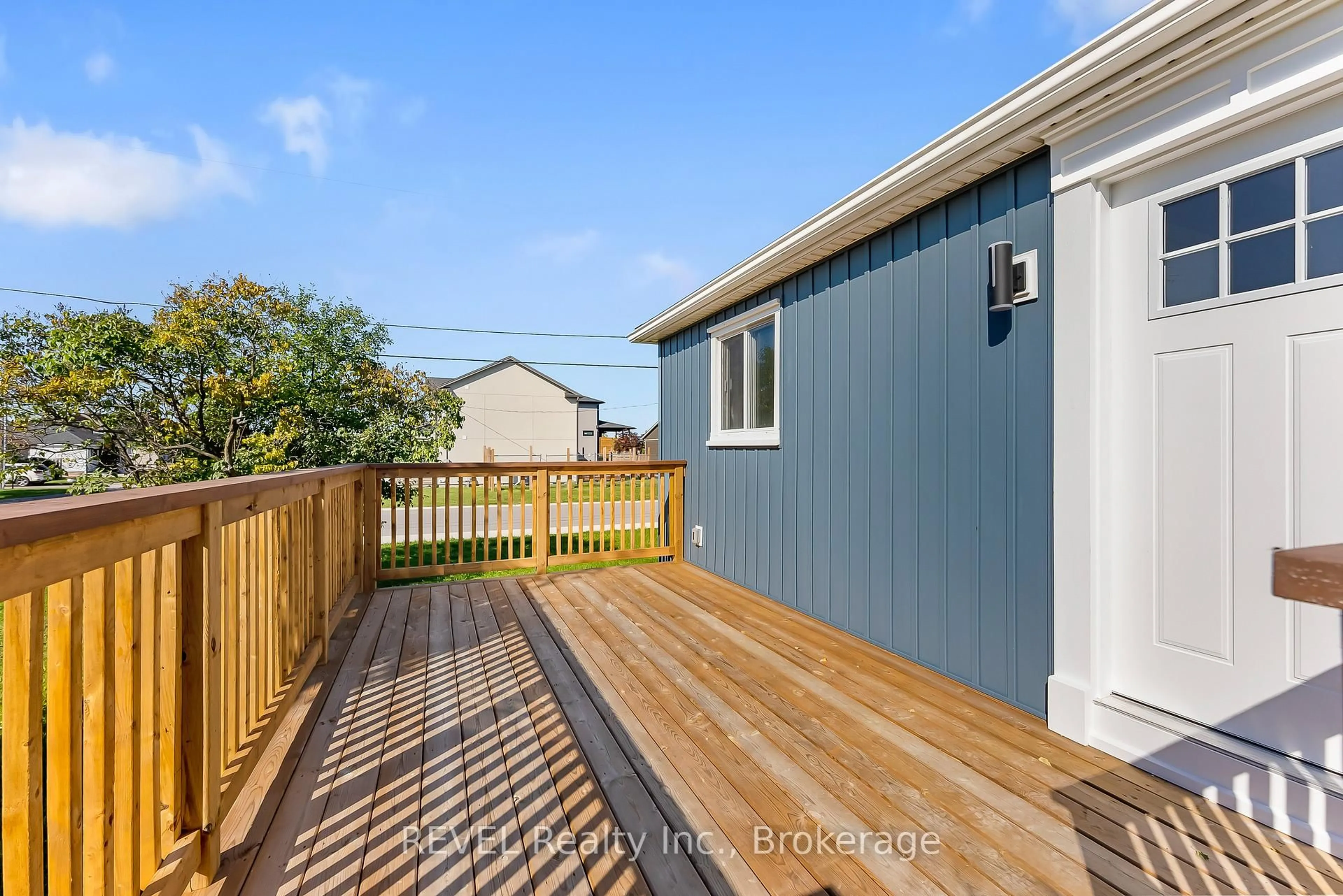 A pic from outside/outdoor area/front of a property/back of a property/a pic from drone, street for 7859 Mulhern St, Niagara Falls Ontario L2H 1B6