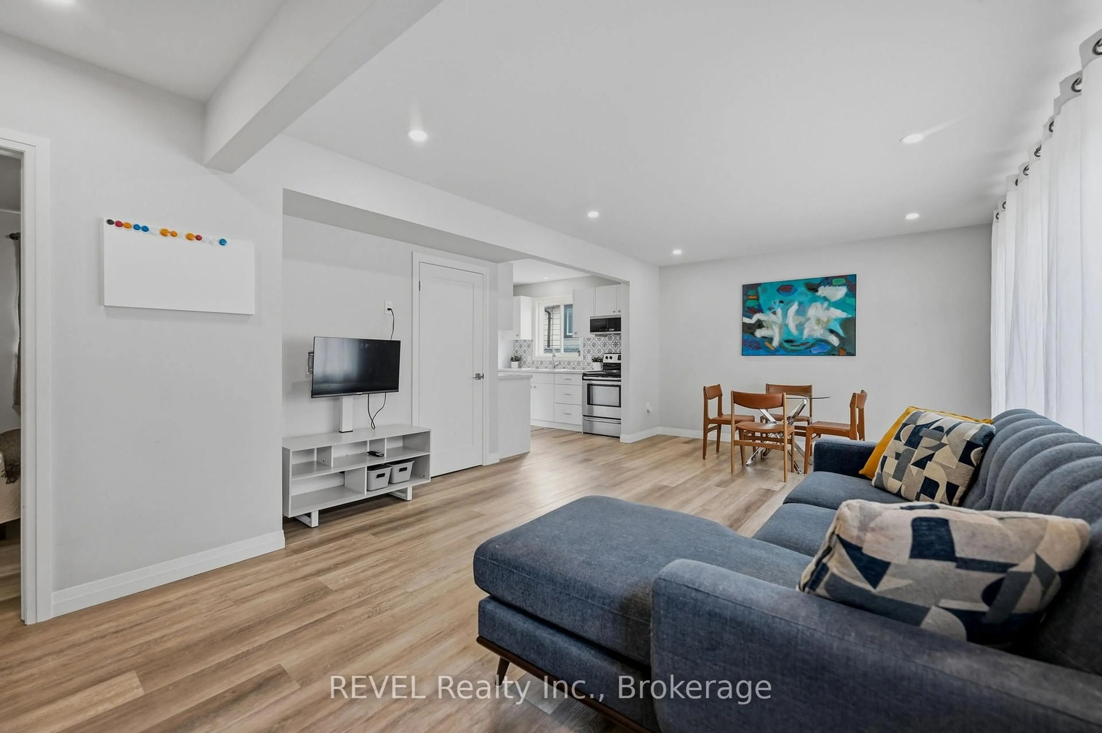 Living room with furniture, unknown for 7859 Mulhern St, Niagara Falls Ontario L2H 1B6