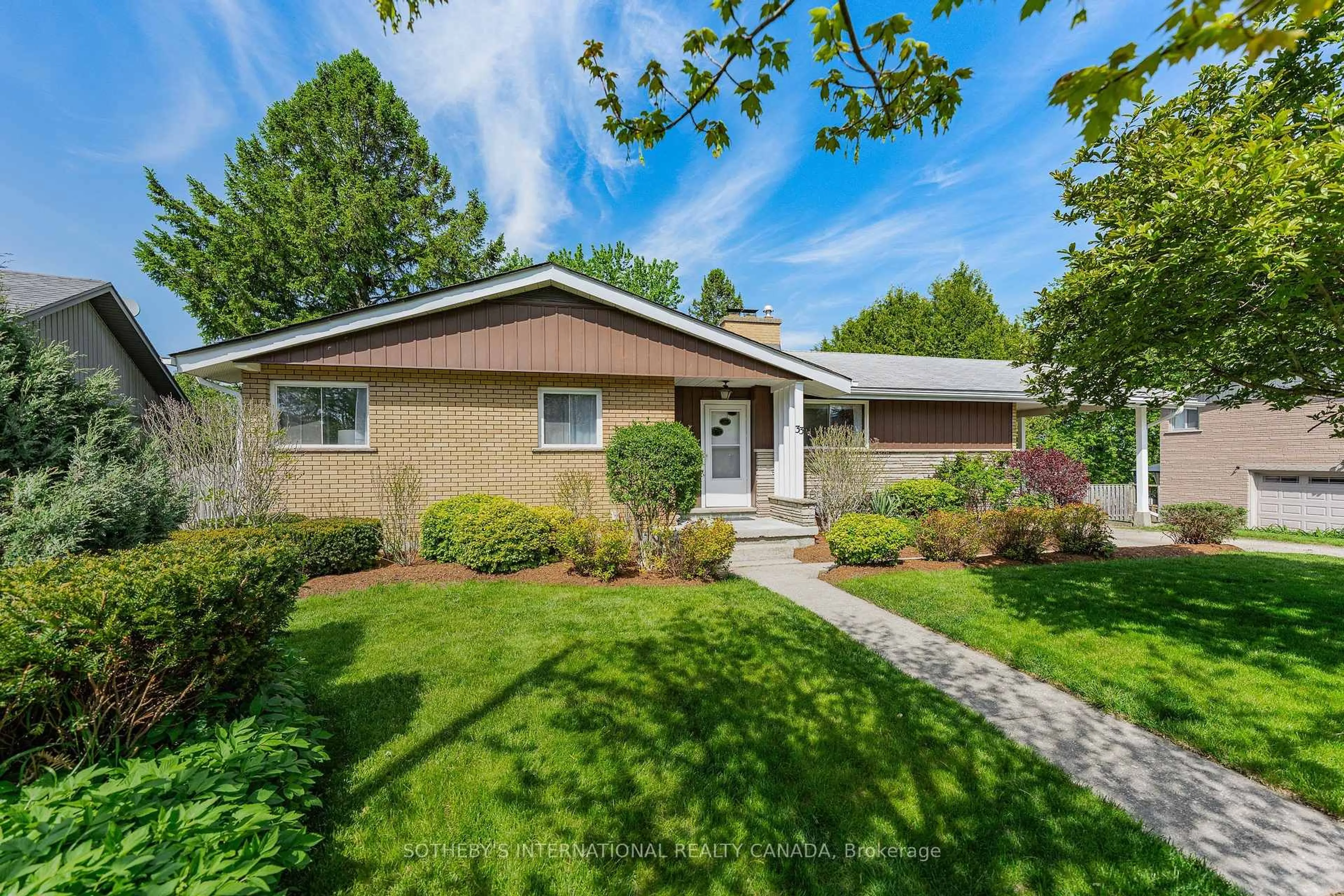 Home with vinyl exterior material, street for 33 Linndale Rd, Cambridge Ontario N1S 3J6