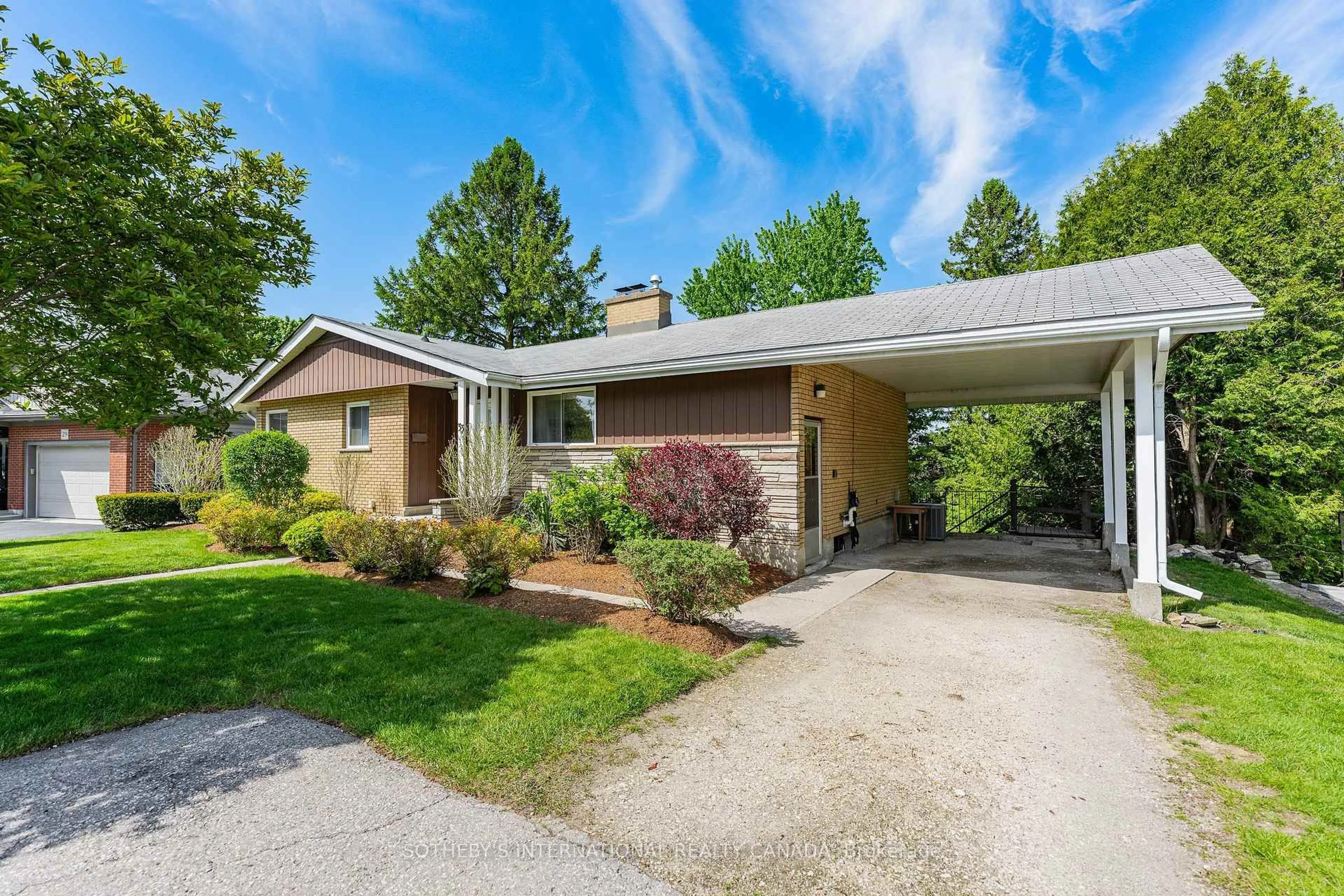 Home with brick exterior material, street for 33 Linndale Rd, Cambridge Ontario N1S 3J6