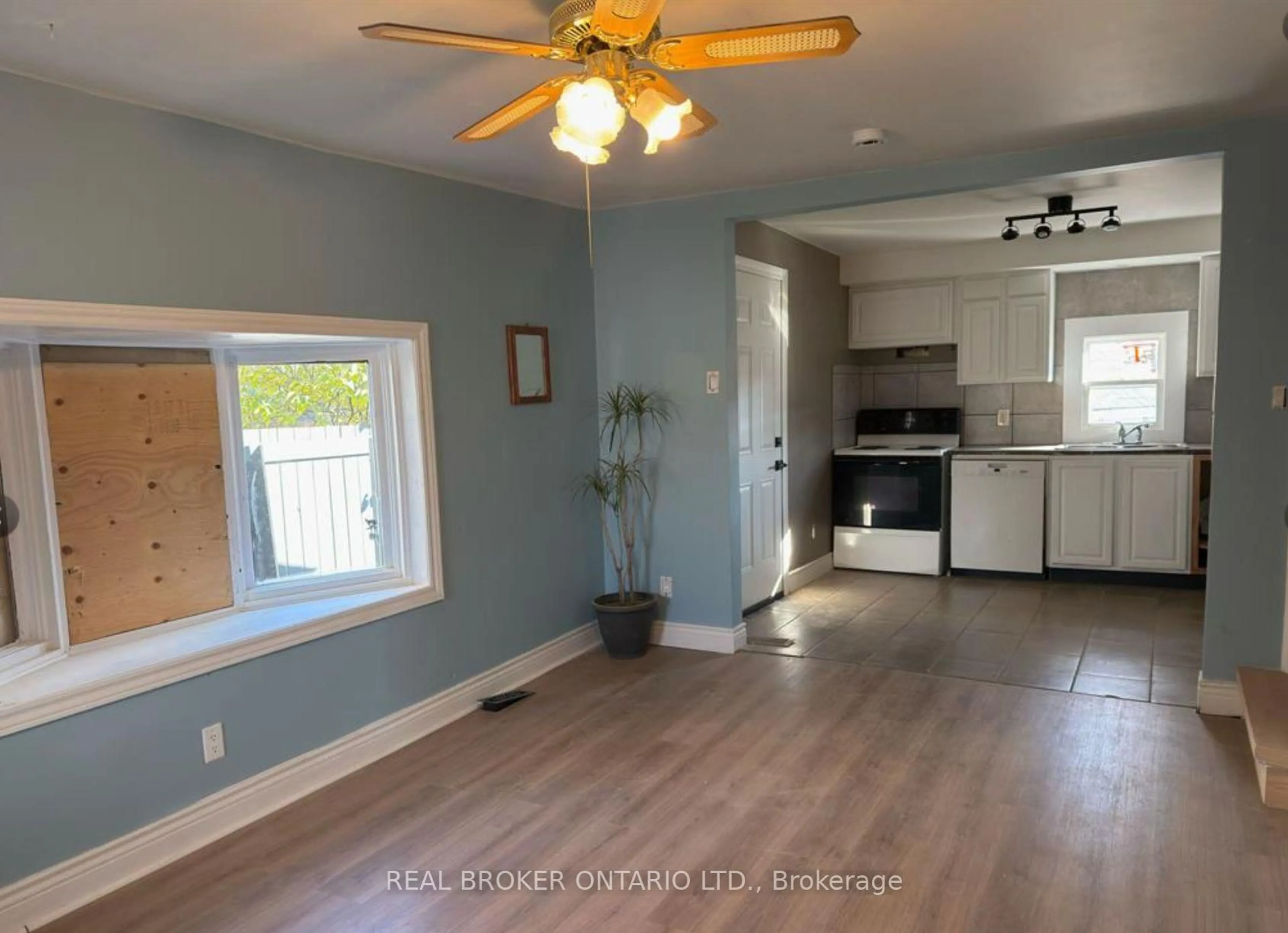 Unknown for 82 Page St, St. Catharines Ontario L2R 4A9