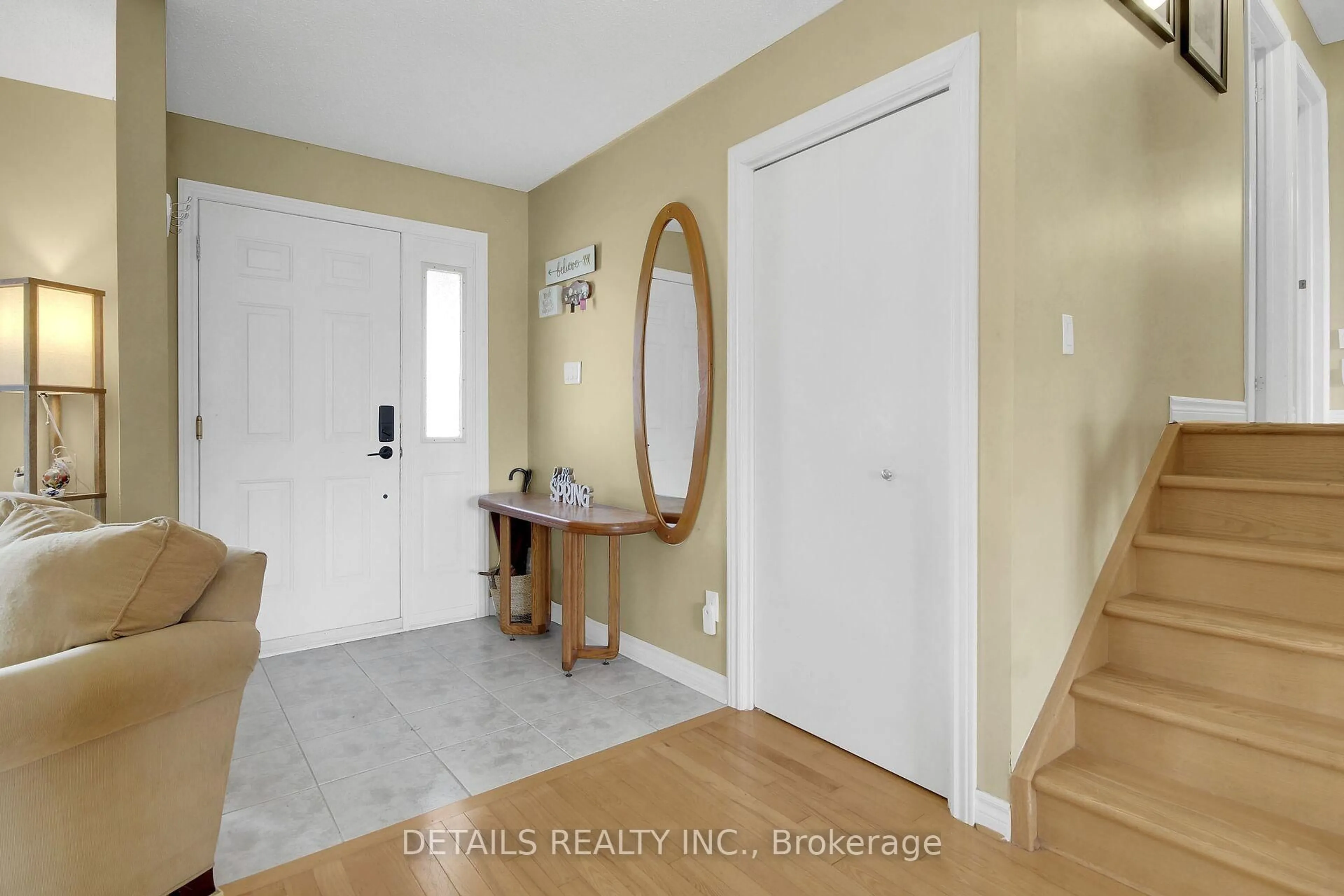 Indoor entryway for 67 Lapointe Blvd, Russell Ontario K0A 1W0