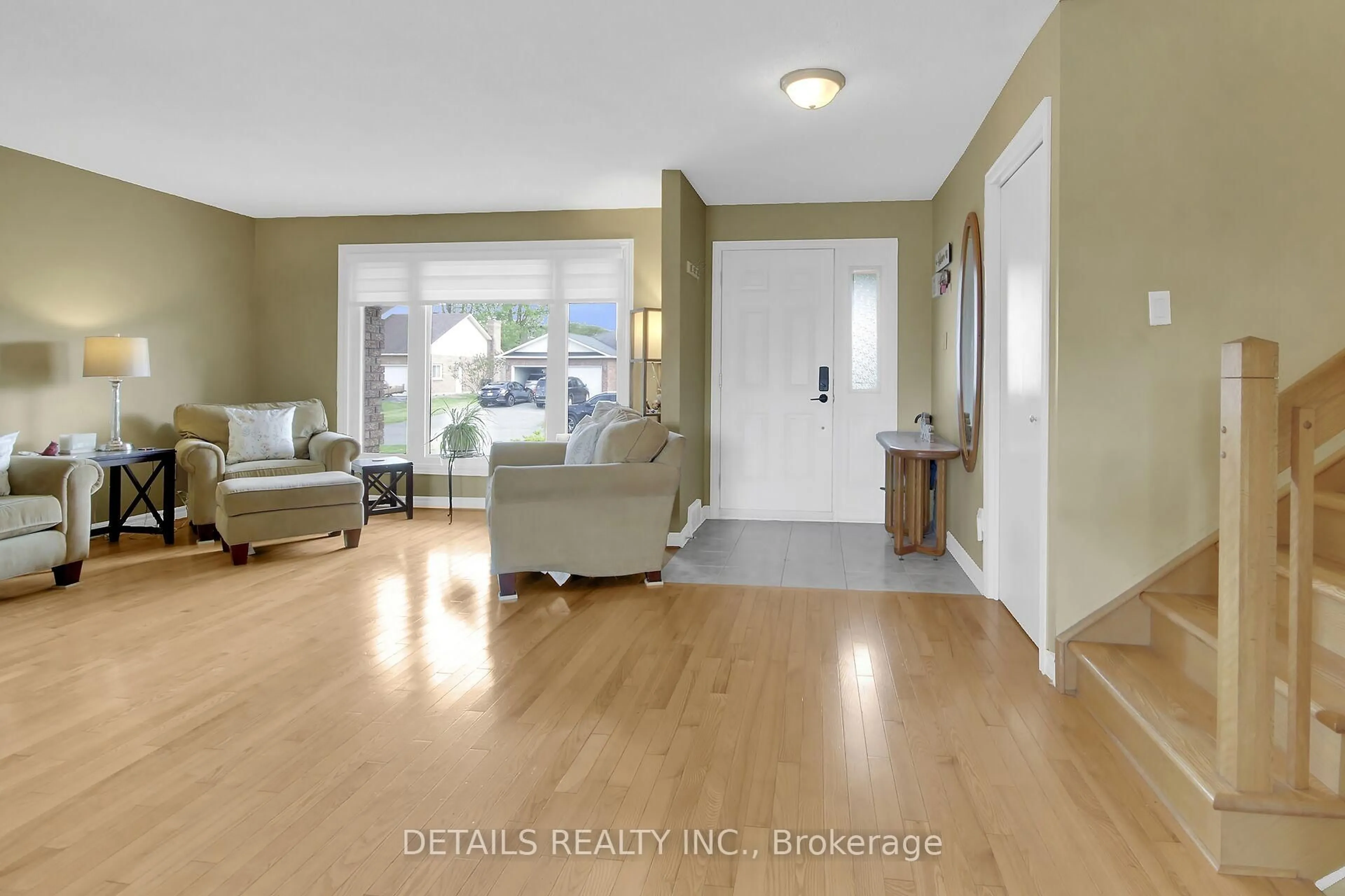 Indoor entryway for 67 Lapointe Blvd, Russell Ontario K0A 1W0