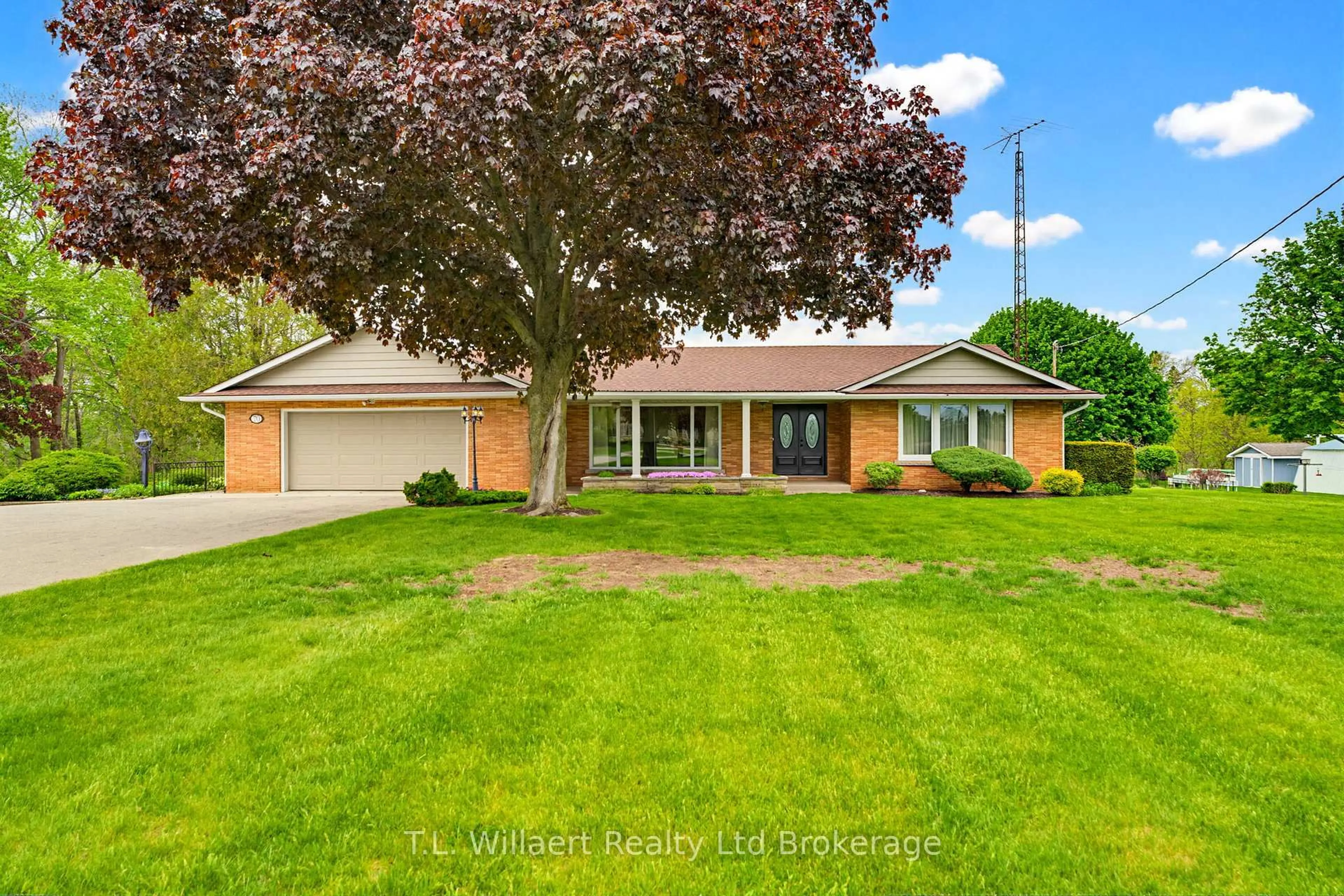 A pic from outside/outdoor area/front of a property/back of a property/a pic from drone, street for 70 Albert St, Norfolk Ontario N0E 1G0
