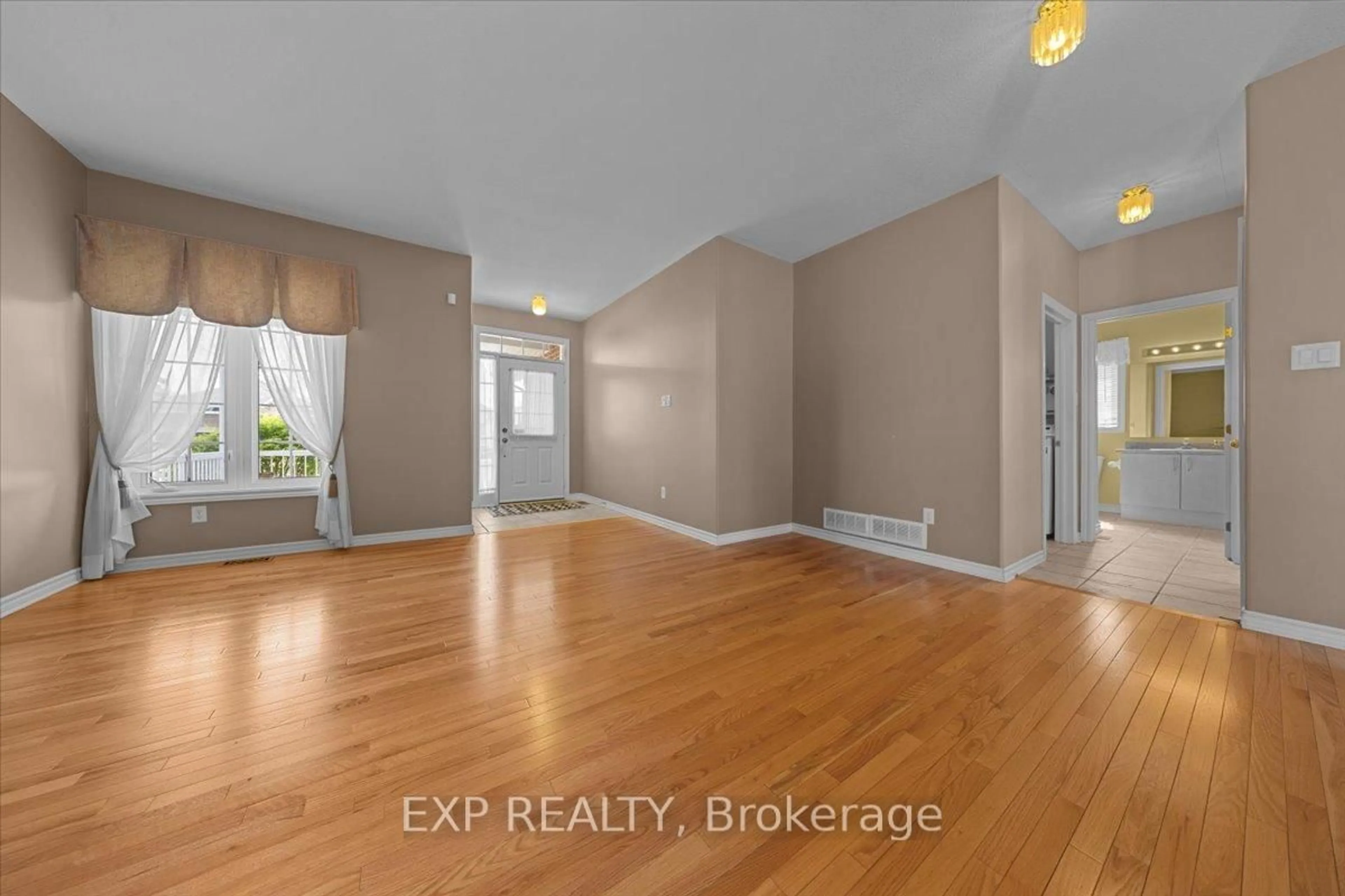 A pic of a room for 4063 Canyon Walk Dr, Gloucester Ontario K1V 1W2