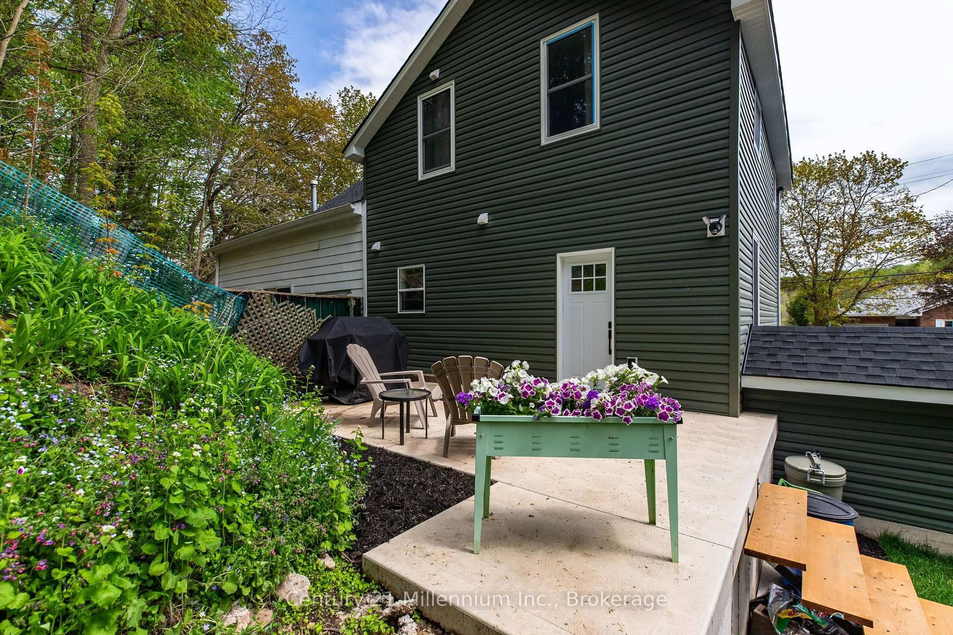 Patio, street for 218 2nd Ave, Owen Sound Ontario N4K 2E6