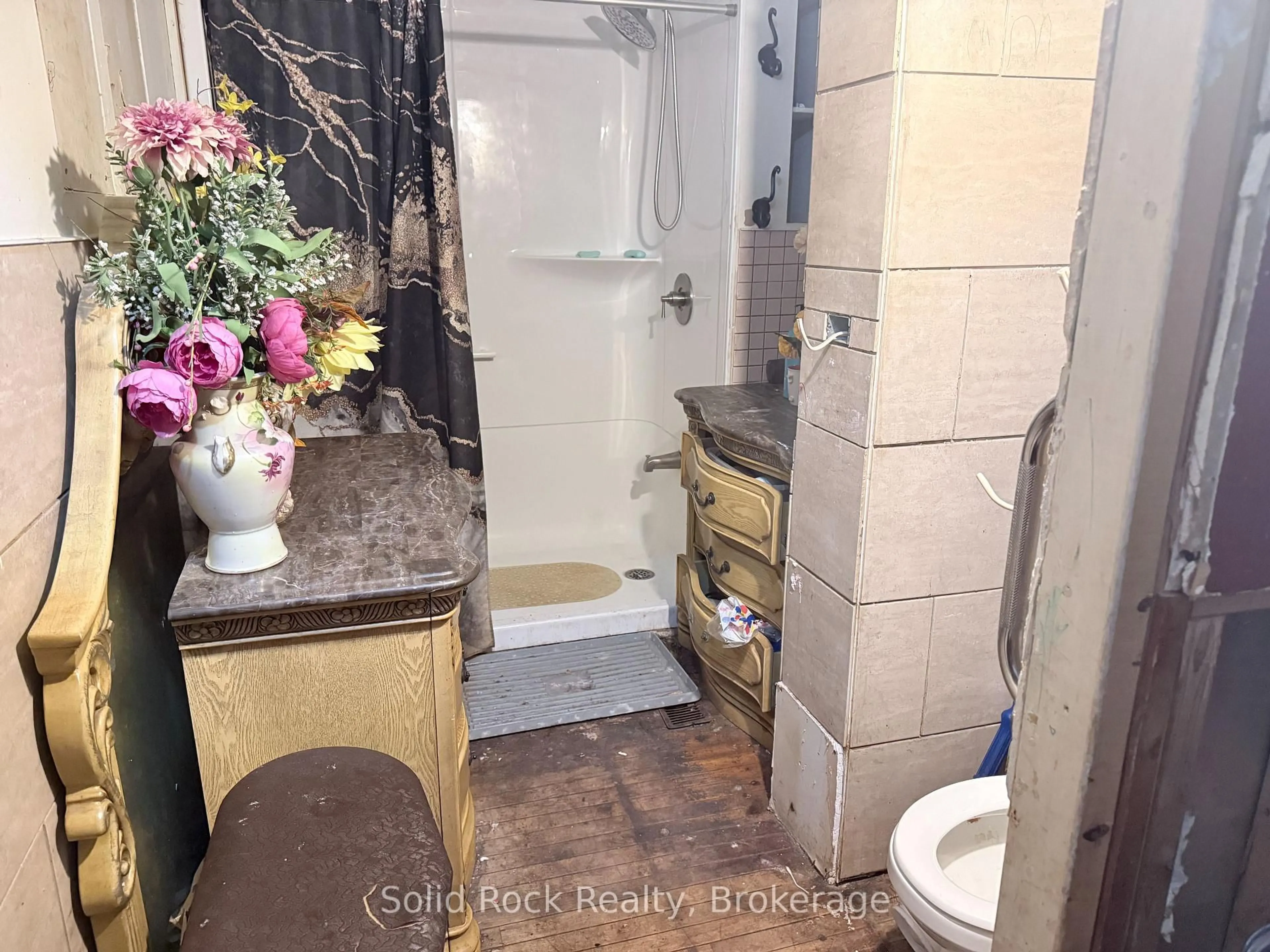 Standard bathroom, ceramic/tile floor for 29 North Hastings Ave, Limoges Ontario K0K 2M0