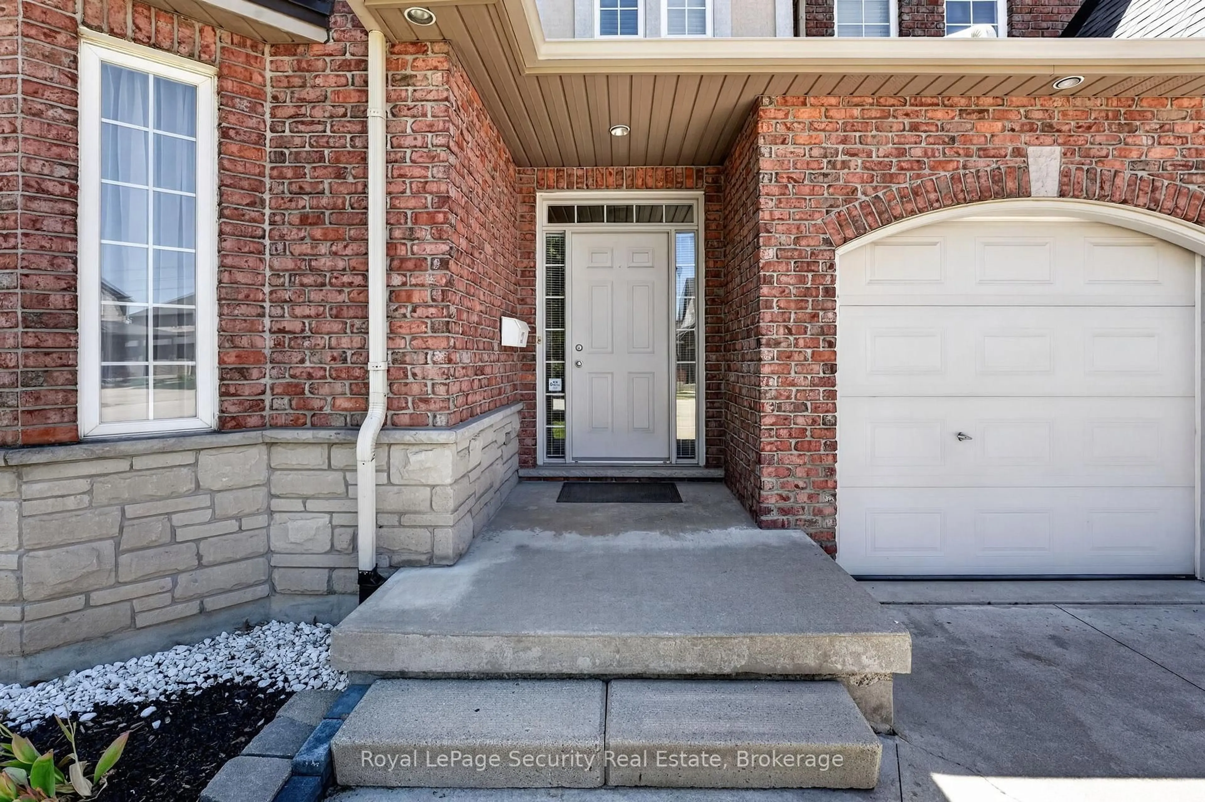 Home with brick exterior material, street for 37 Fredonia Cres, St. Catharines Ontario L2S 4C3