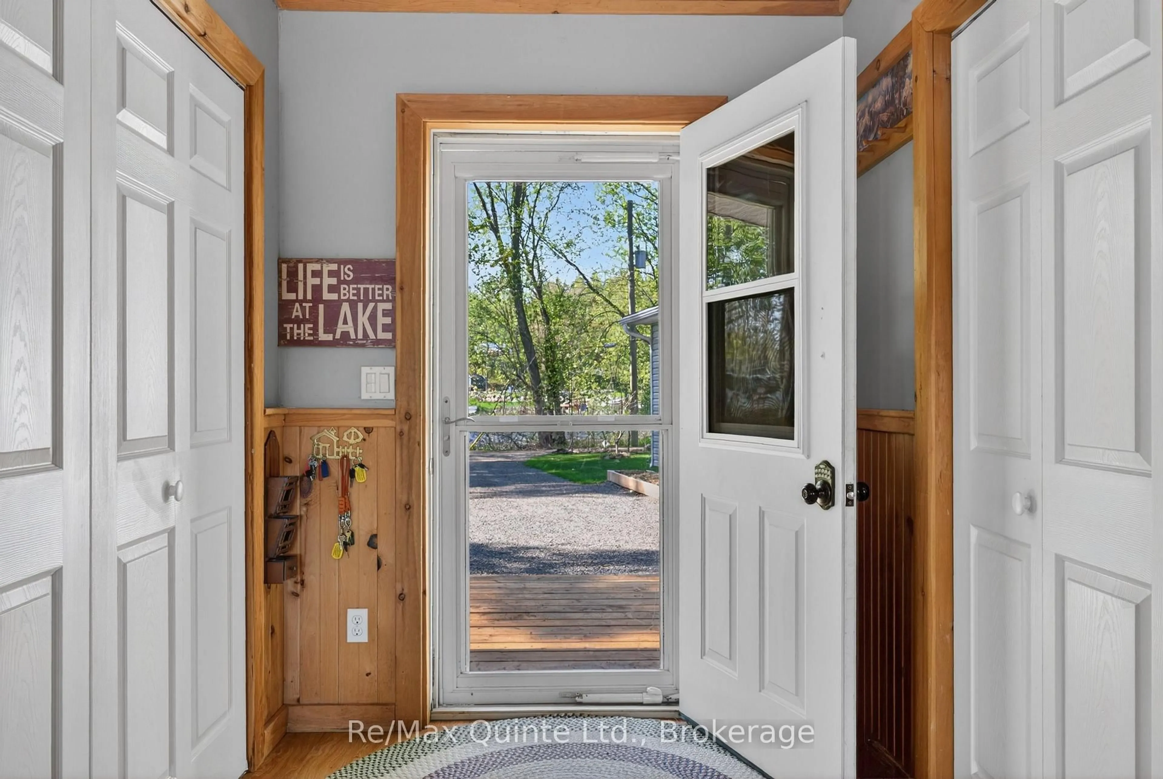 Indoor entryway for 585 Pine Point Lane, Madoc Ontario K0K 2K0