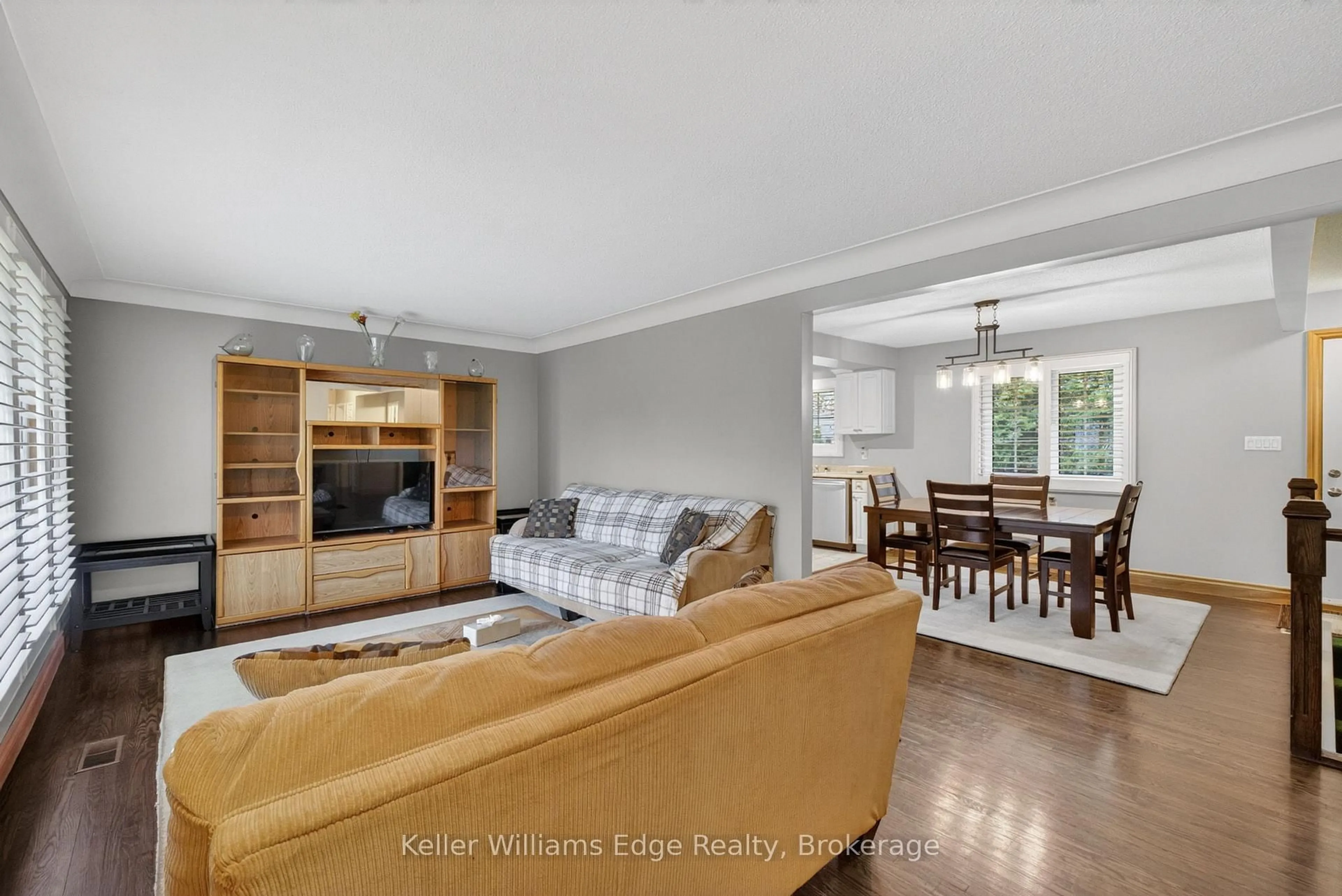 Living room with furniture, unknown for 187 Council Cres, Hamilton Ontario L9G 1V2