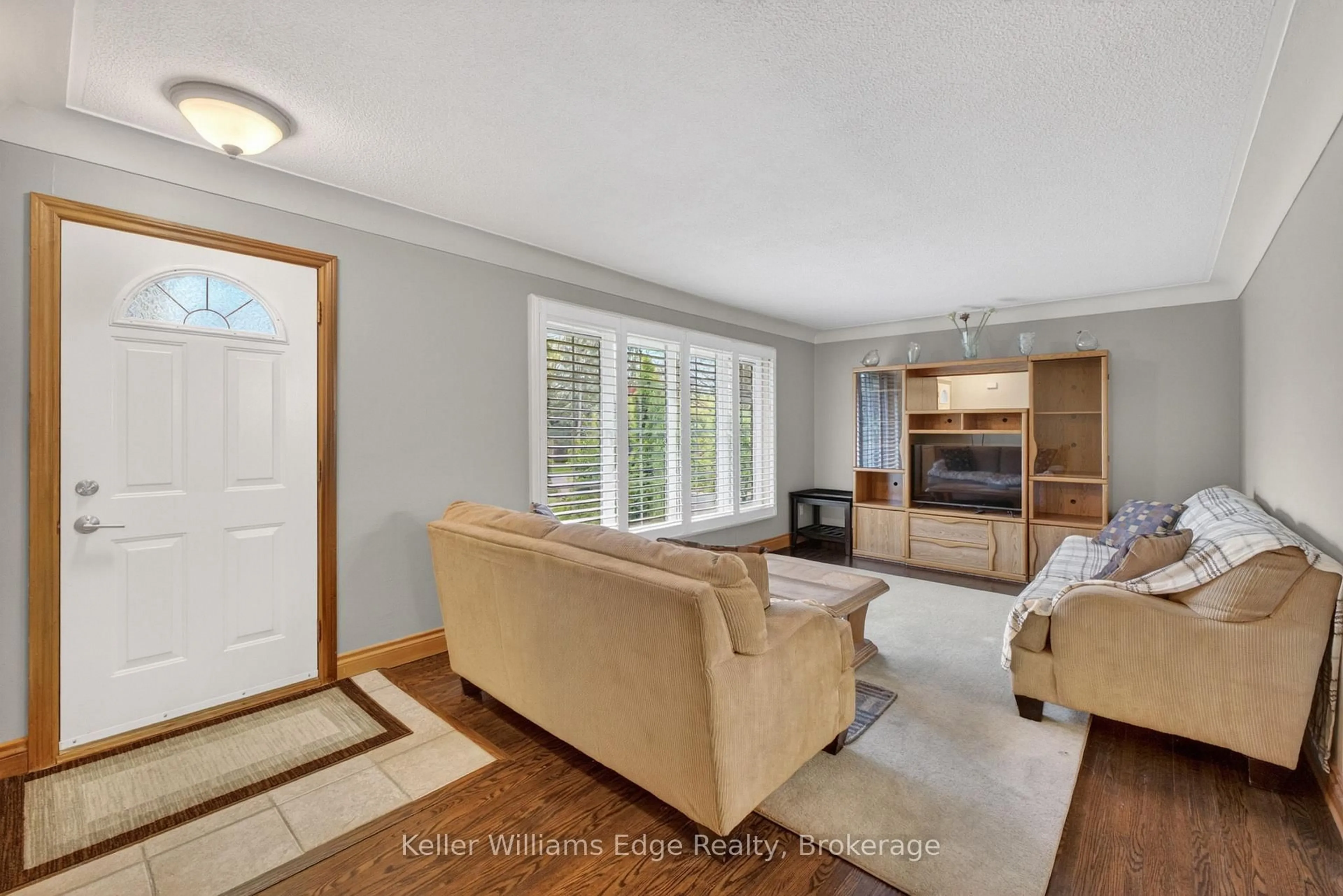 Living room with furniture, unknown for 187 Council Cres, Hamilton Ontario L9G 1V2
