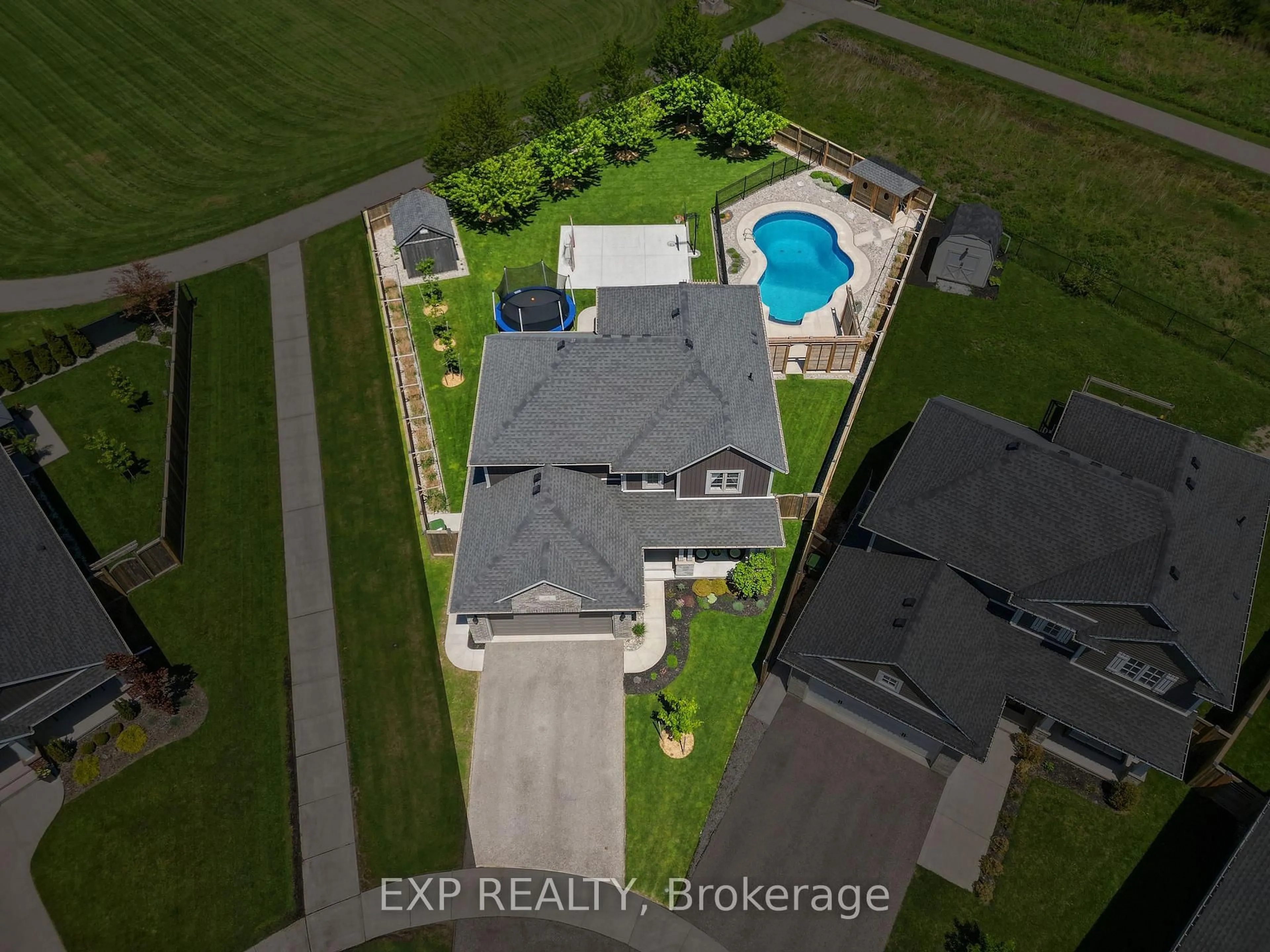 A pic from outside/outdoor area/front of a property/back of a property/a pic from drone, street for 26 Carolina Cres, St. Thomas Ontario N5R 0H2