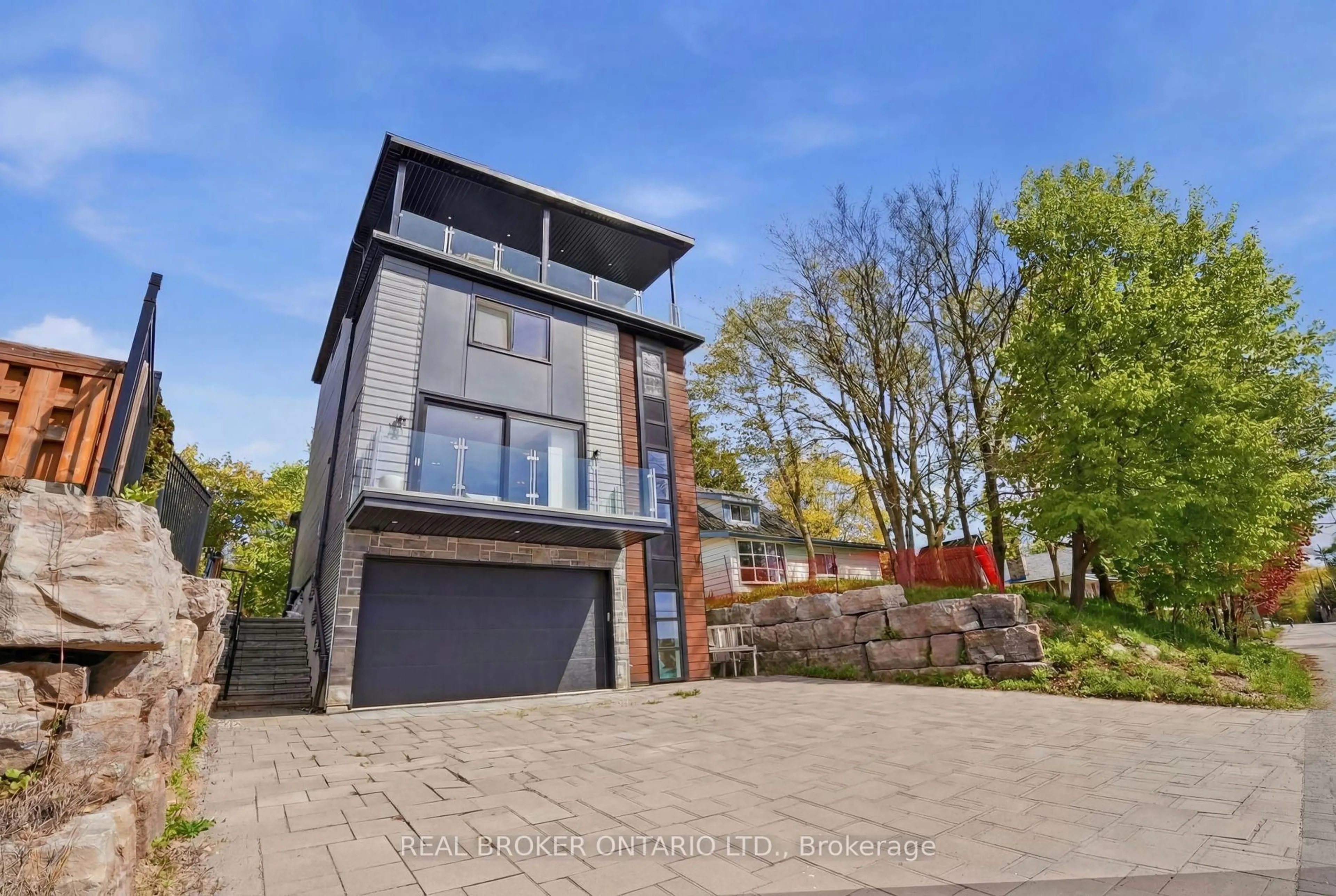 A pic from outside/outdoor area/front of a property/back of a property/a pic from drone, street for 17 Maple Tr, Puslinch Ontario N3C 2V4