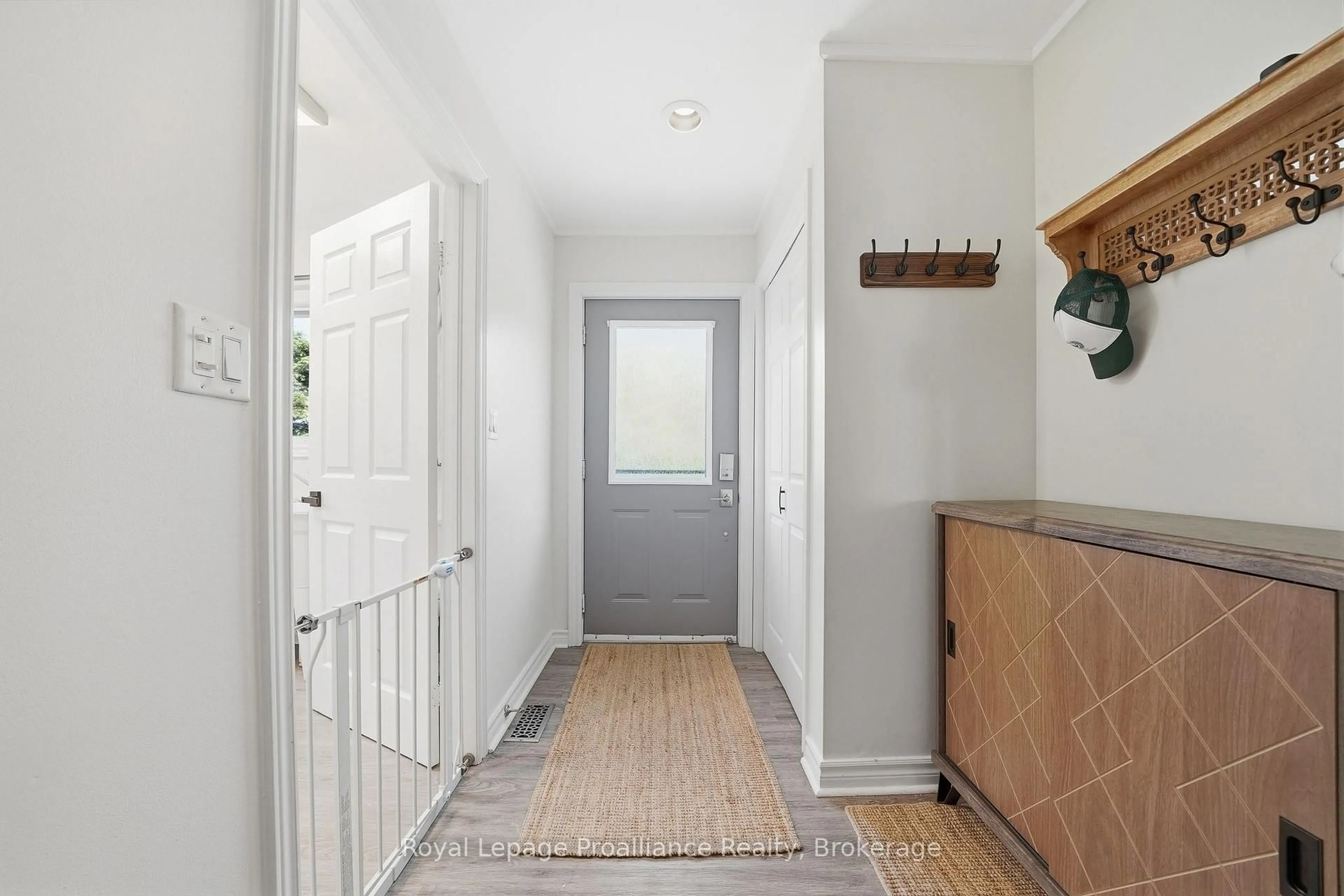 Indoor entryway for 33 Peats Point Lane, Prince Edward County Ontario K8N 4Z7