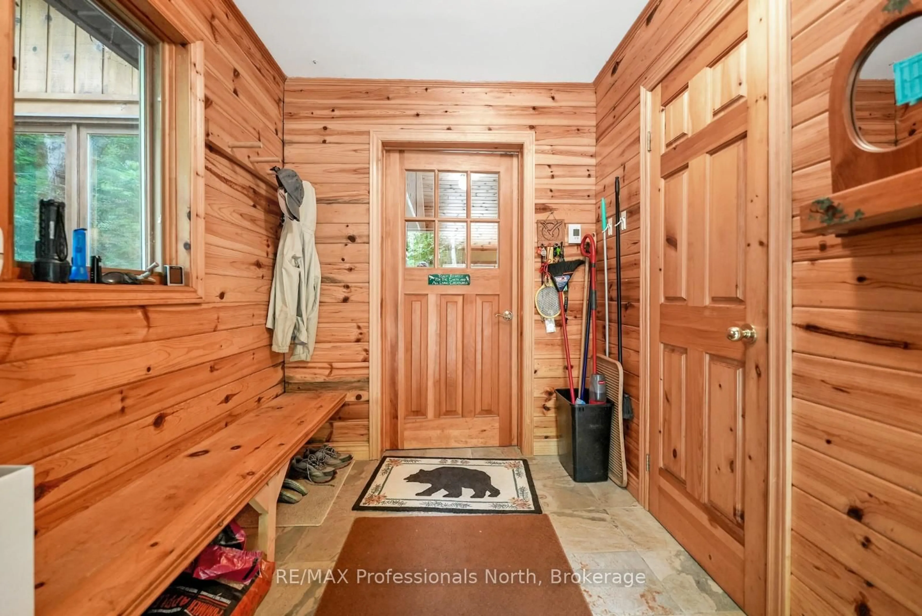 Indoor entryway for 2435 Watts Rd, Dysart et al Ontario K0M 1S0