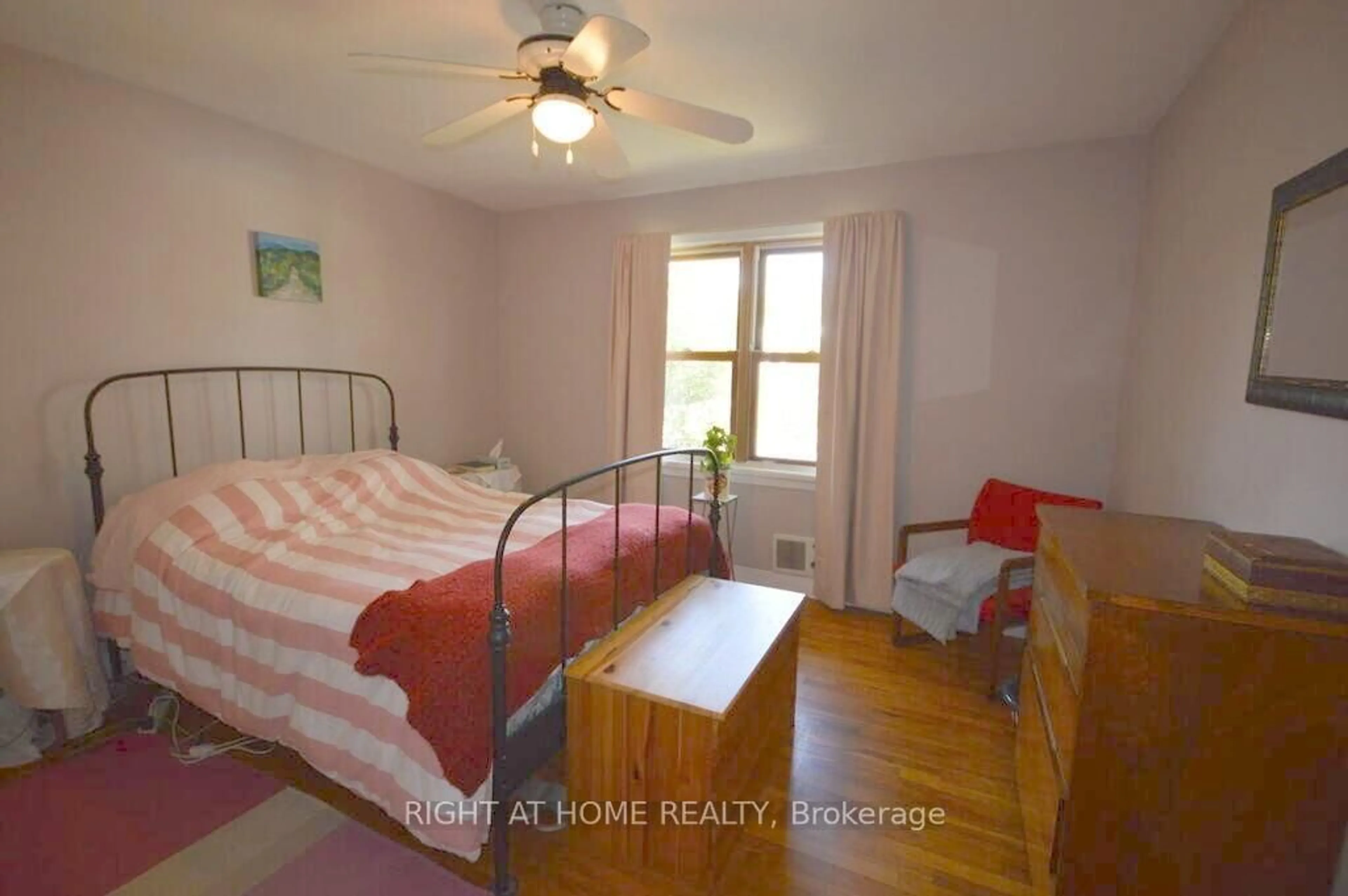 A pic of a room for 200 Woodroffe Ave, Ottawa Ontario K2A 3V4