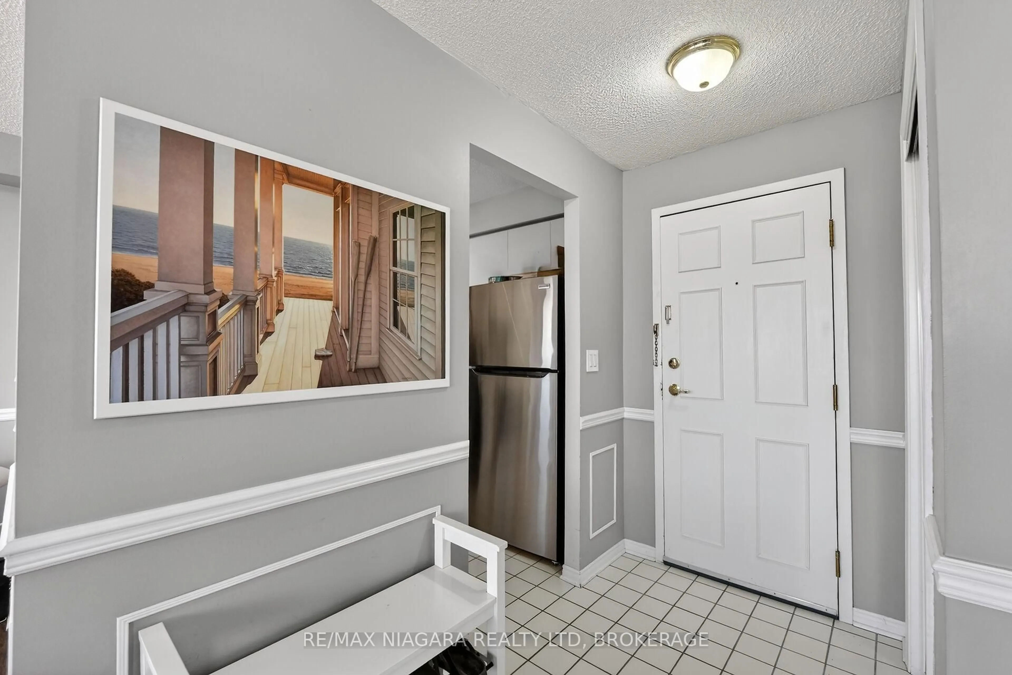 Indoor entryway for 81 SCOTT St #501, St. Catharines Ontario L2N 7L5