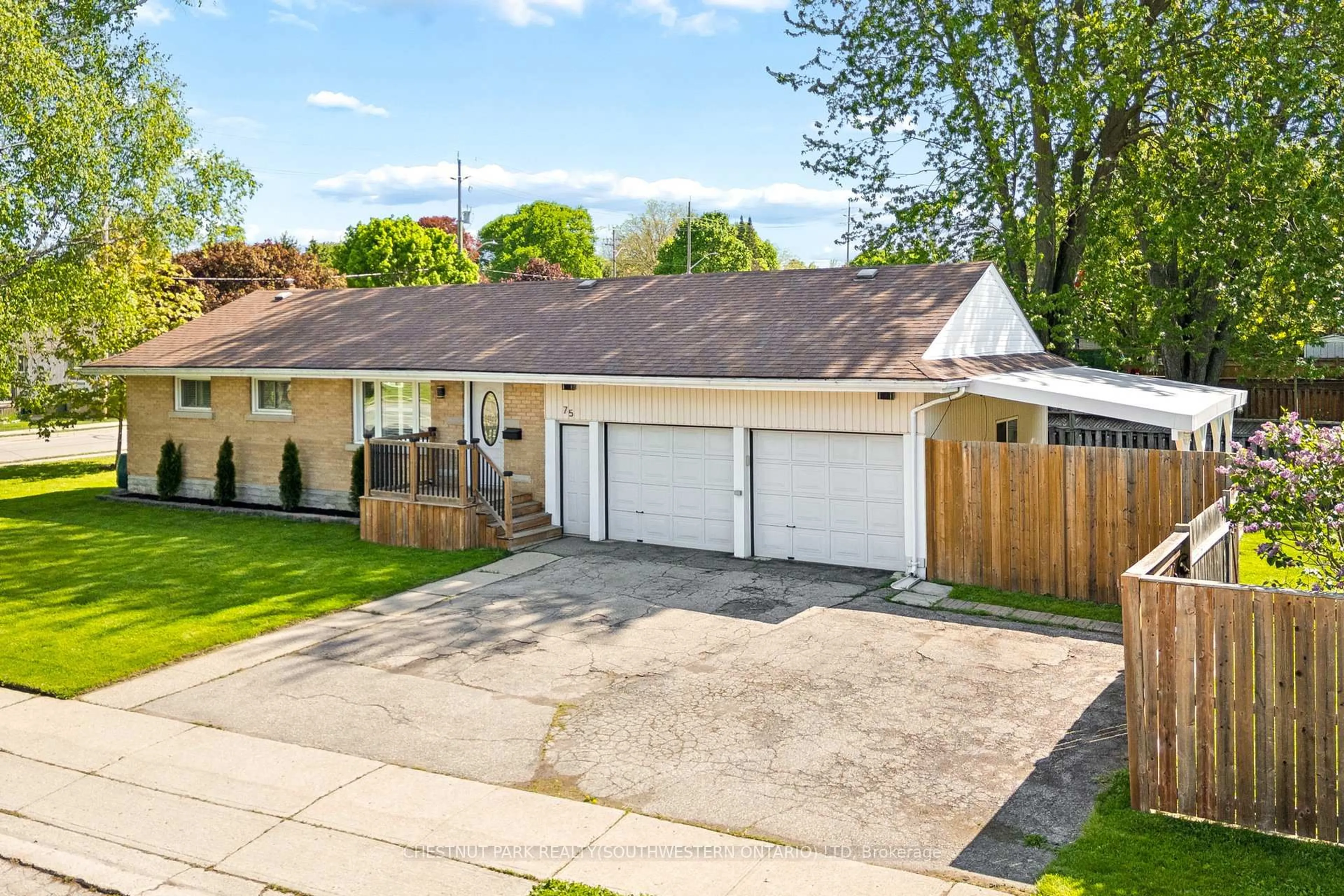 A pic from outside/outdoor area/front of a property/back of a property/a pic from drone, street for 75 Albert St, Cambridge Ontario N1R 3N3