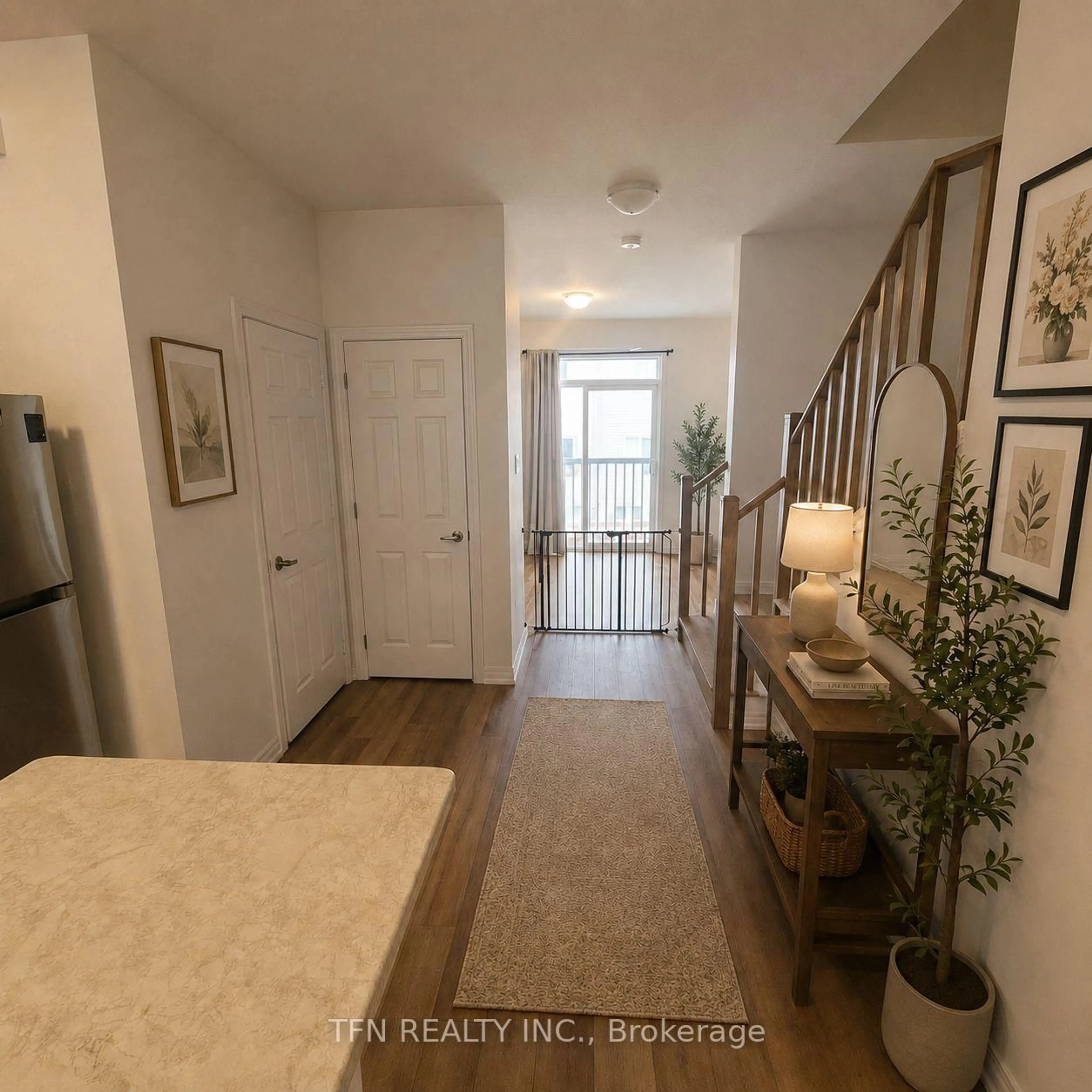 Indoor entryway for 389 Conklin Rd #28, Brantford Ontario N3T 0Y3