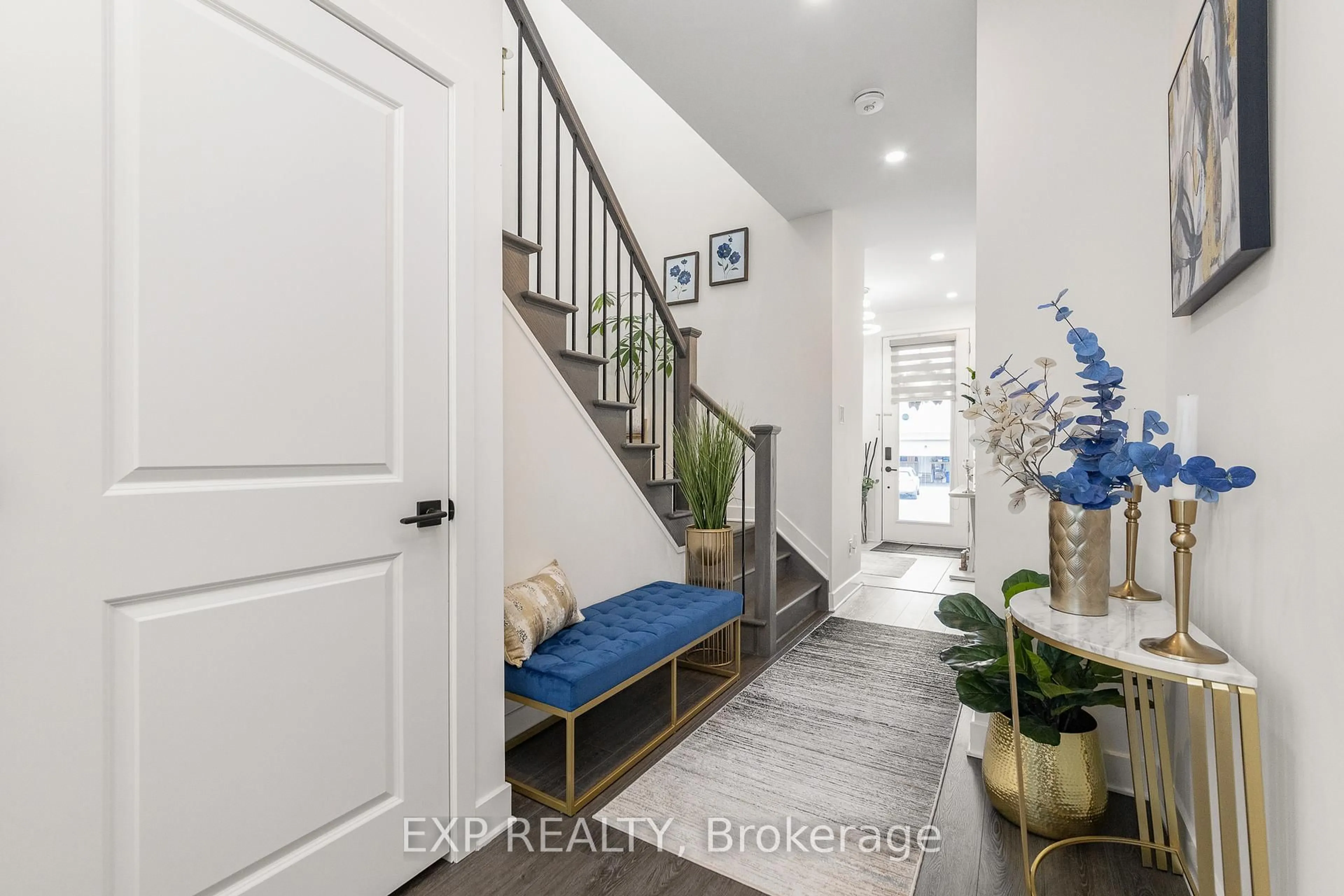 Indoor entryway for 209 PINGWI Pl, Ottawa Ontario K1X 0G1