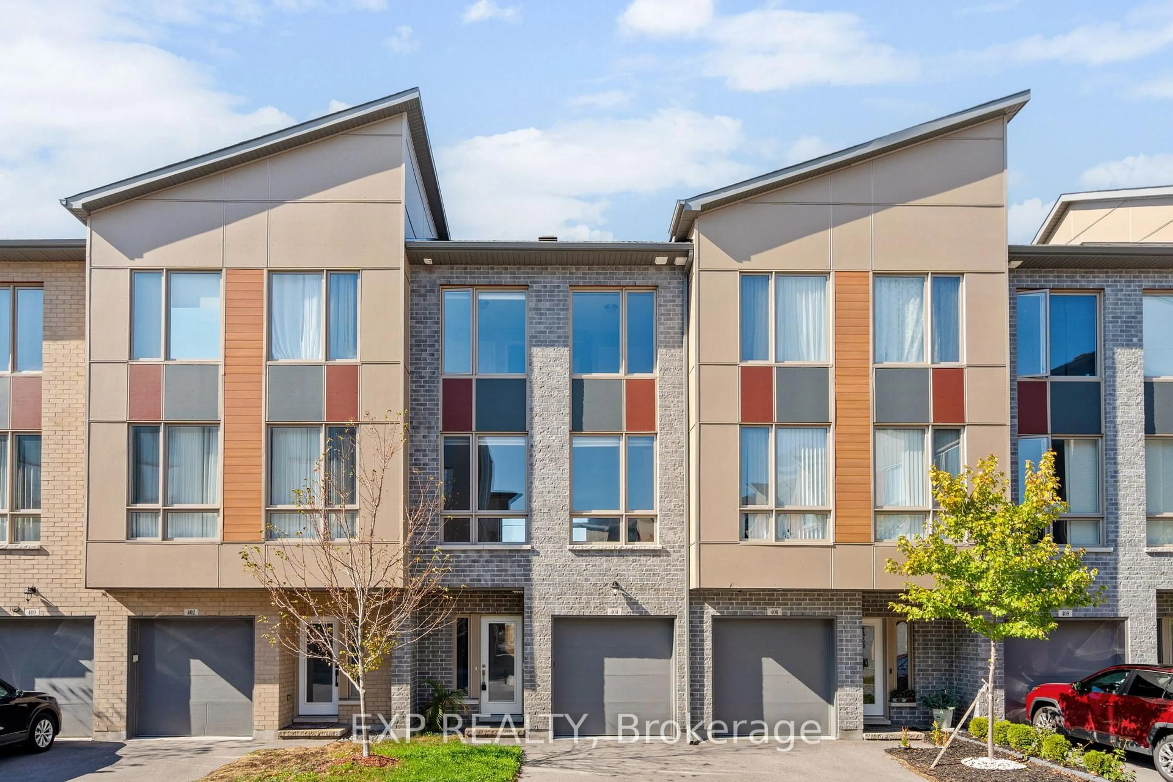 A pic from outside/outdoor area/front of a property/back of a property/a pic from drone, building for 404 Terravita Private, Ottawa Ontario K1V 2R9