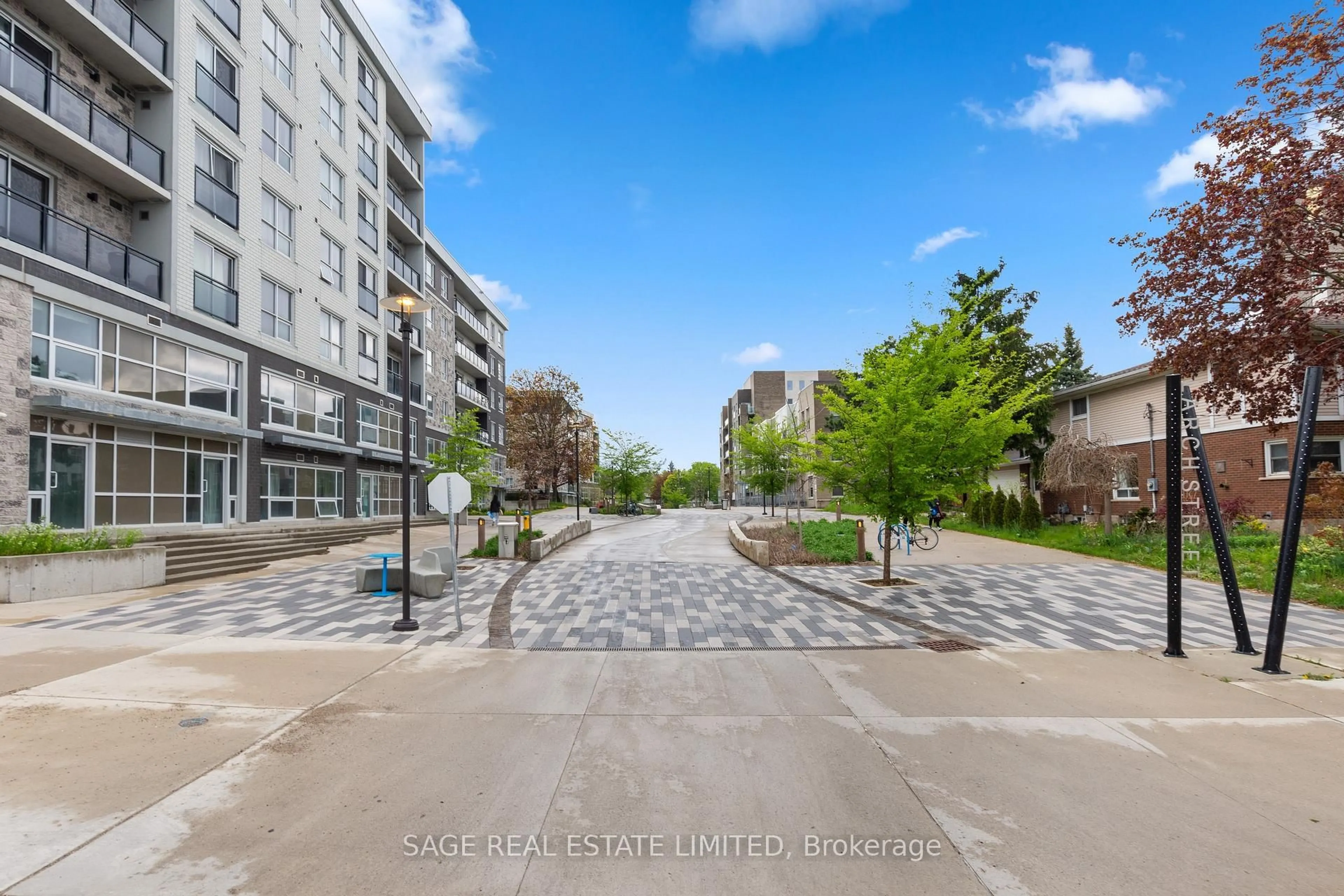 Patio, street for 275B Larch St #608, Waterloo Ontario N2L 3R2