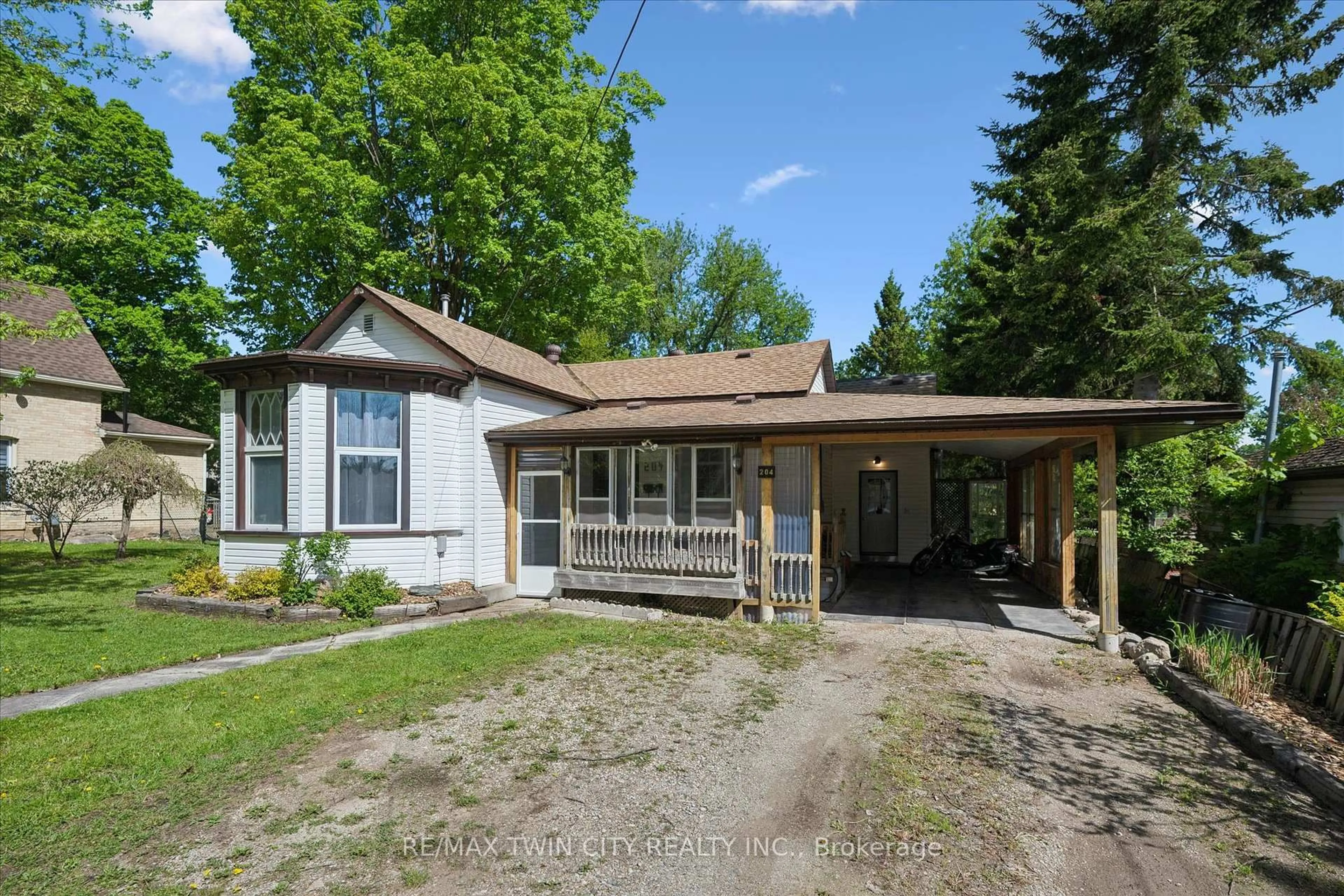 A pic from outside/outdoor area/front of a property/back of a property/a pic from drone, street for 204 Joseph St, Brockton Ontario N0B 1S0