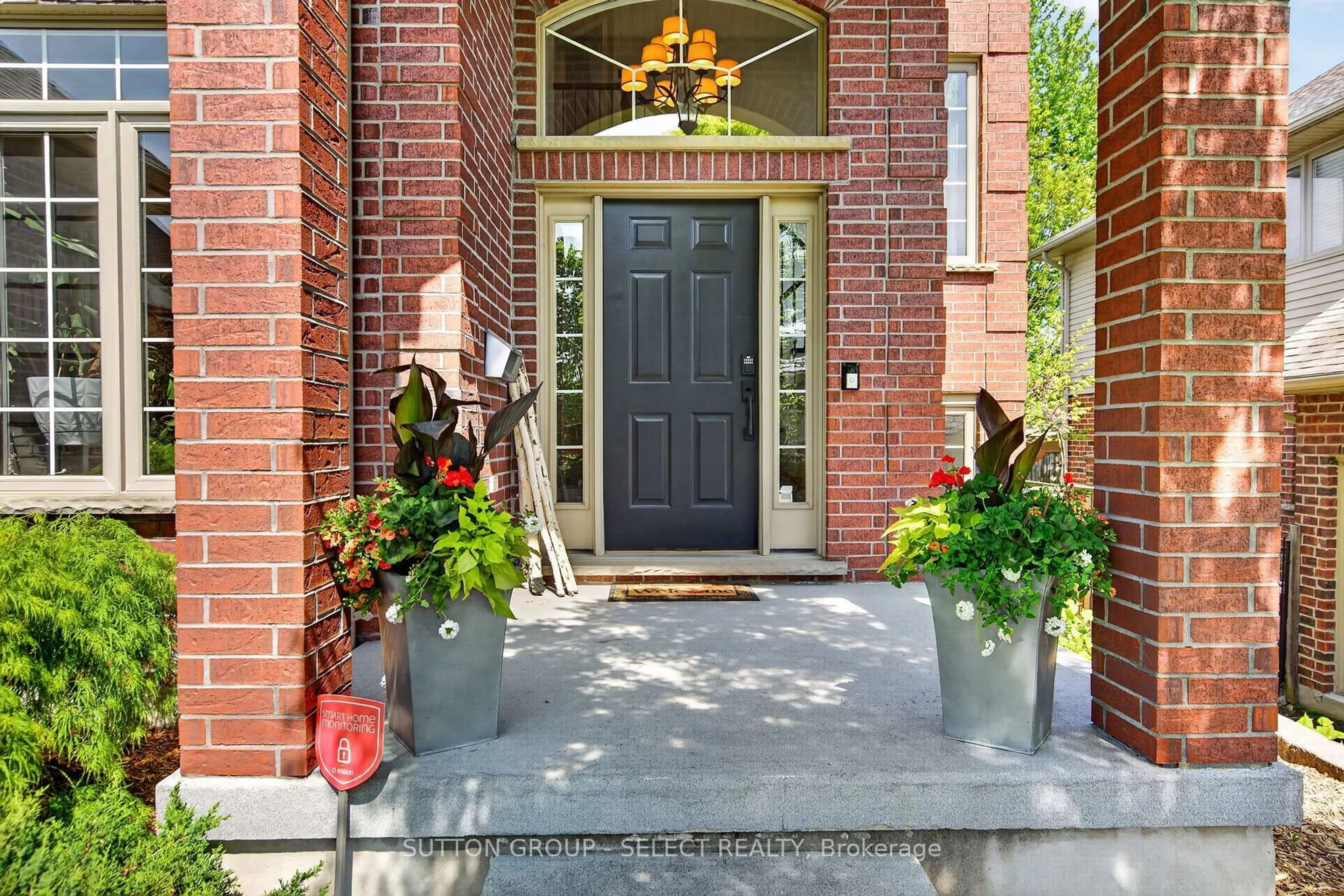 Indoor entryway for 290 Chambers Crt, London North Ontario N5X 4H5