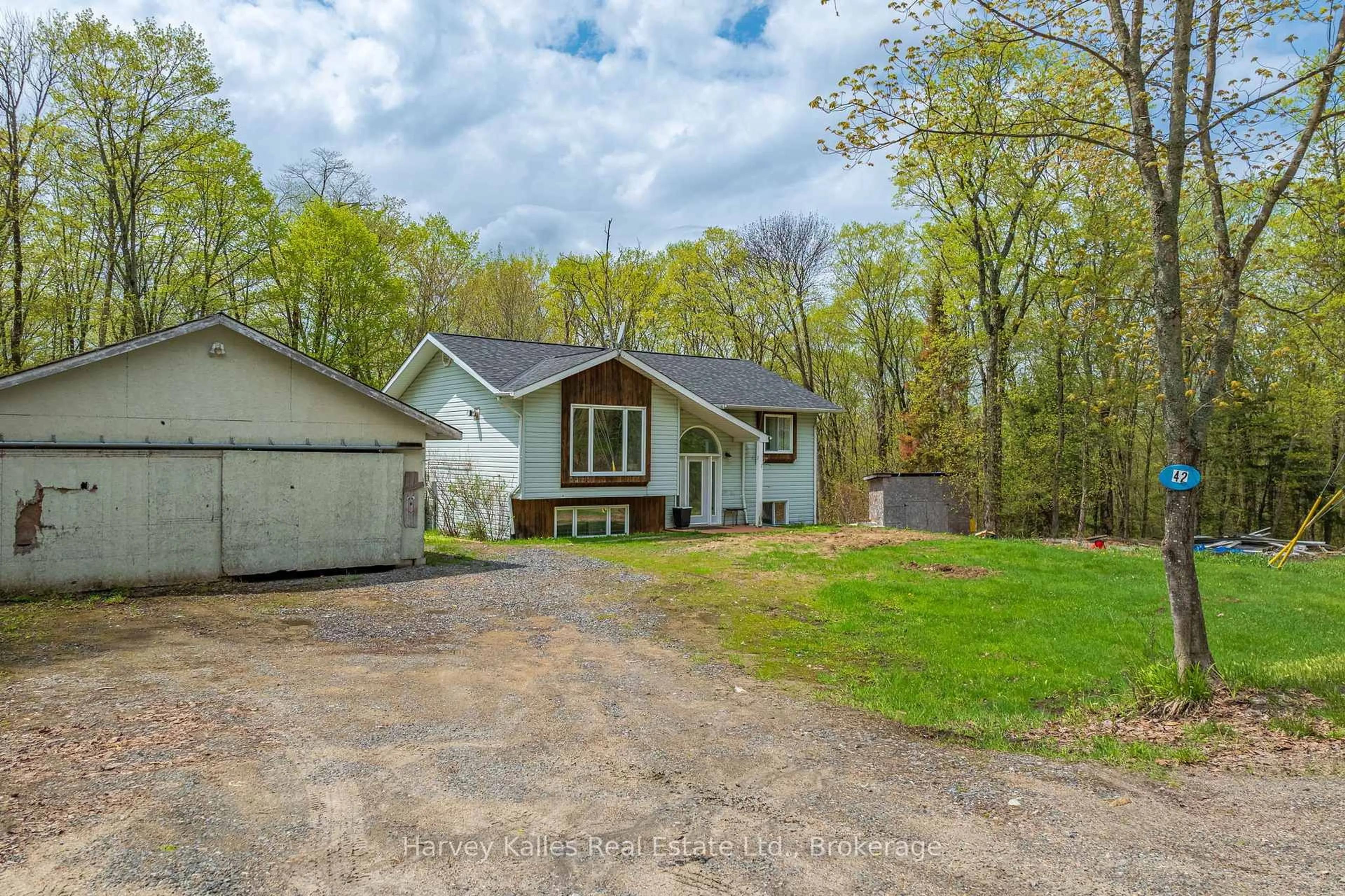 A pic from outside/outdoor area/front of a property/back of a property/a pic from drone, street for 42 Old Centurion Rd, Huntsville Ontario P1H 2N5