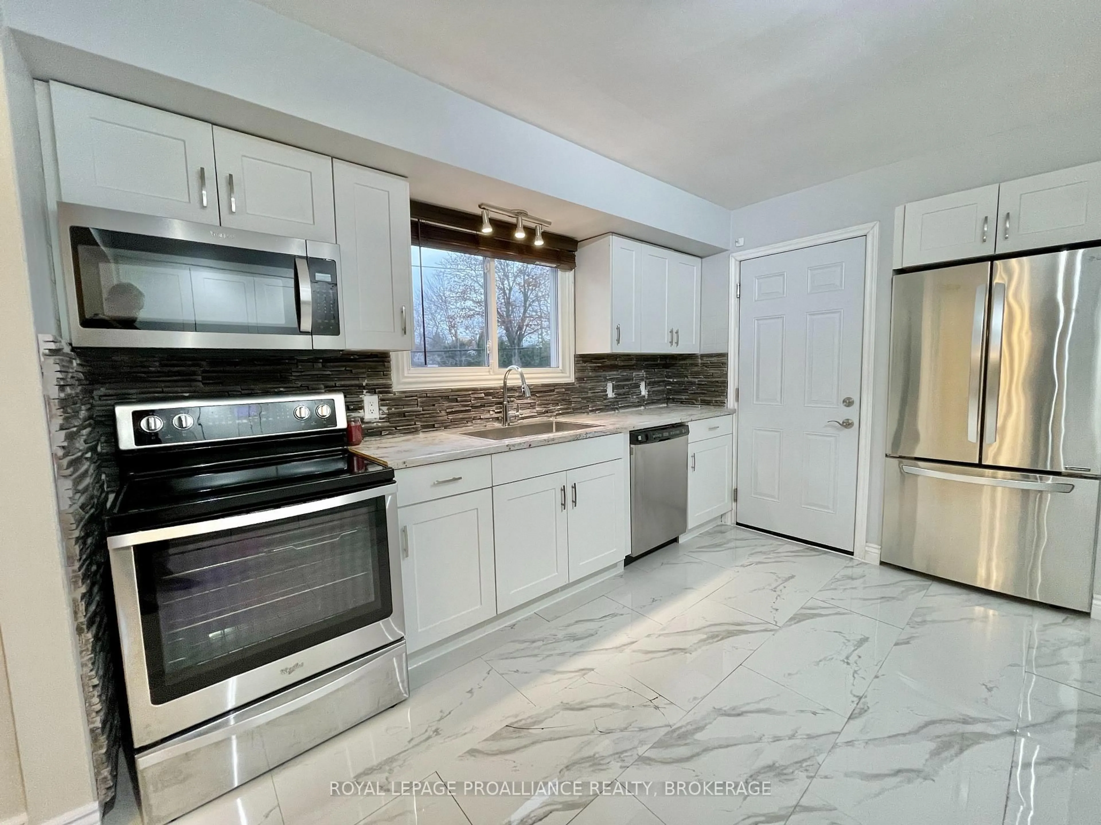 Open concept kitchen, ceramic/tile floor for 271 Chelsea Rd, Kingston Ontario K7M 3Z3